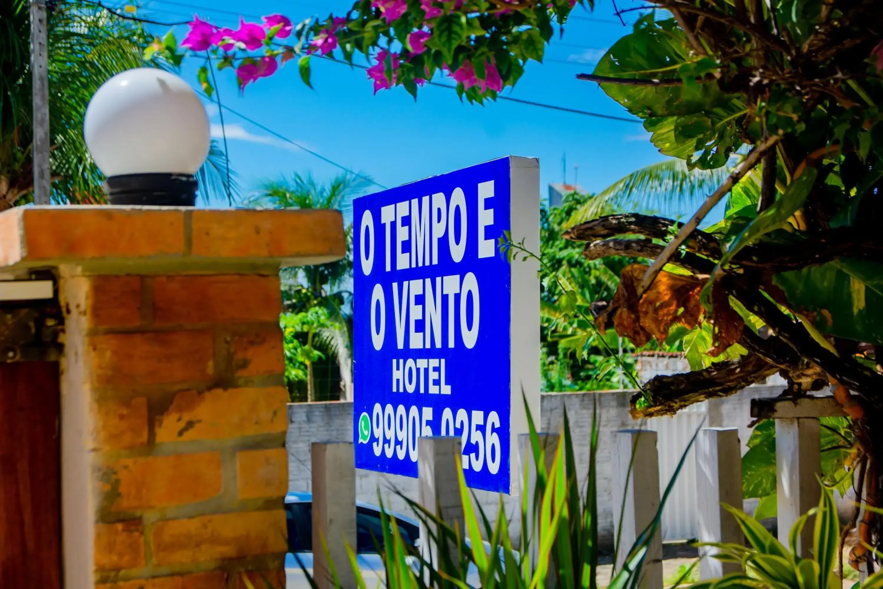 Facade/entrance in O Tempo e o Vento Facade/entrance in O Tempo e o Vento