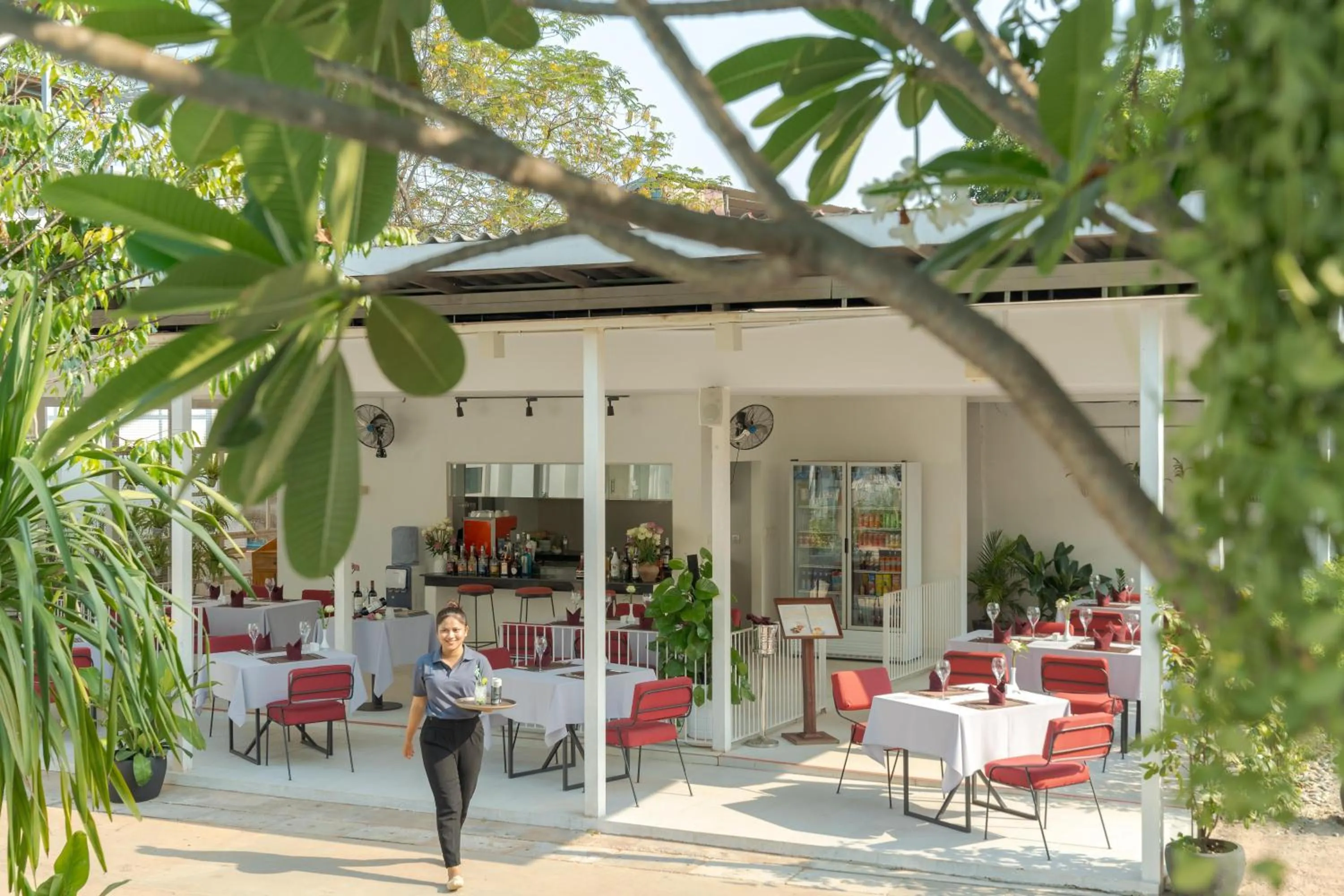 Restaurant/places to eat in Elysium Suite