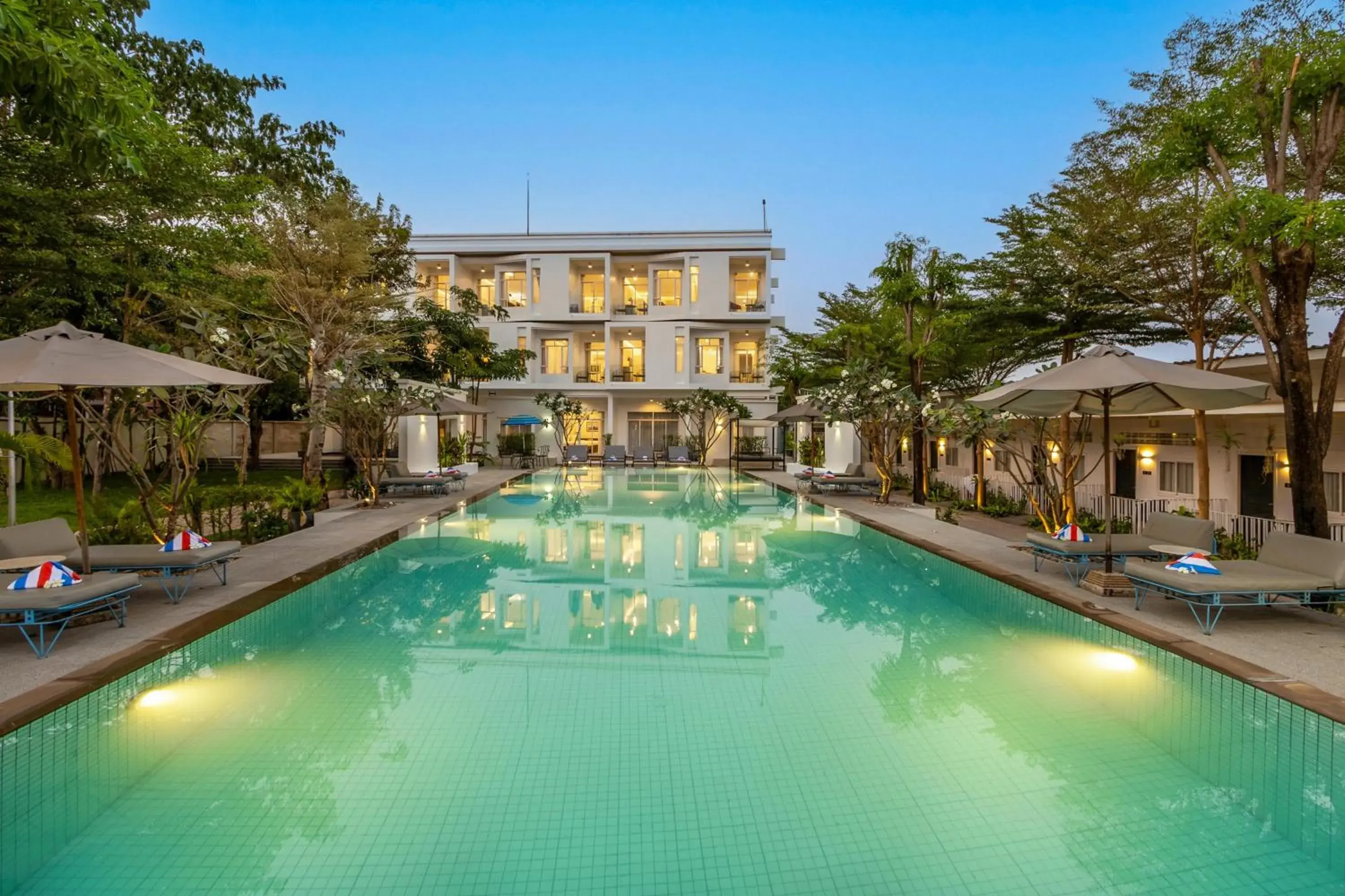 Swimming pool in Elysium Suite Swimming pool in Elysium Suite