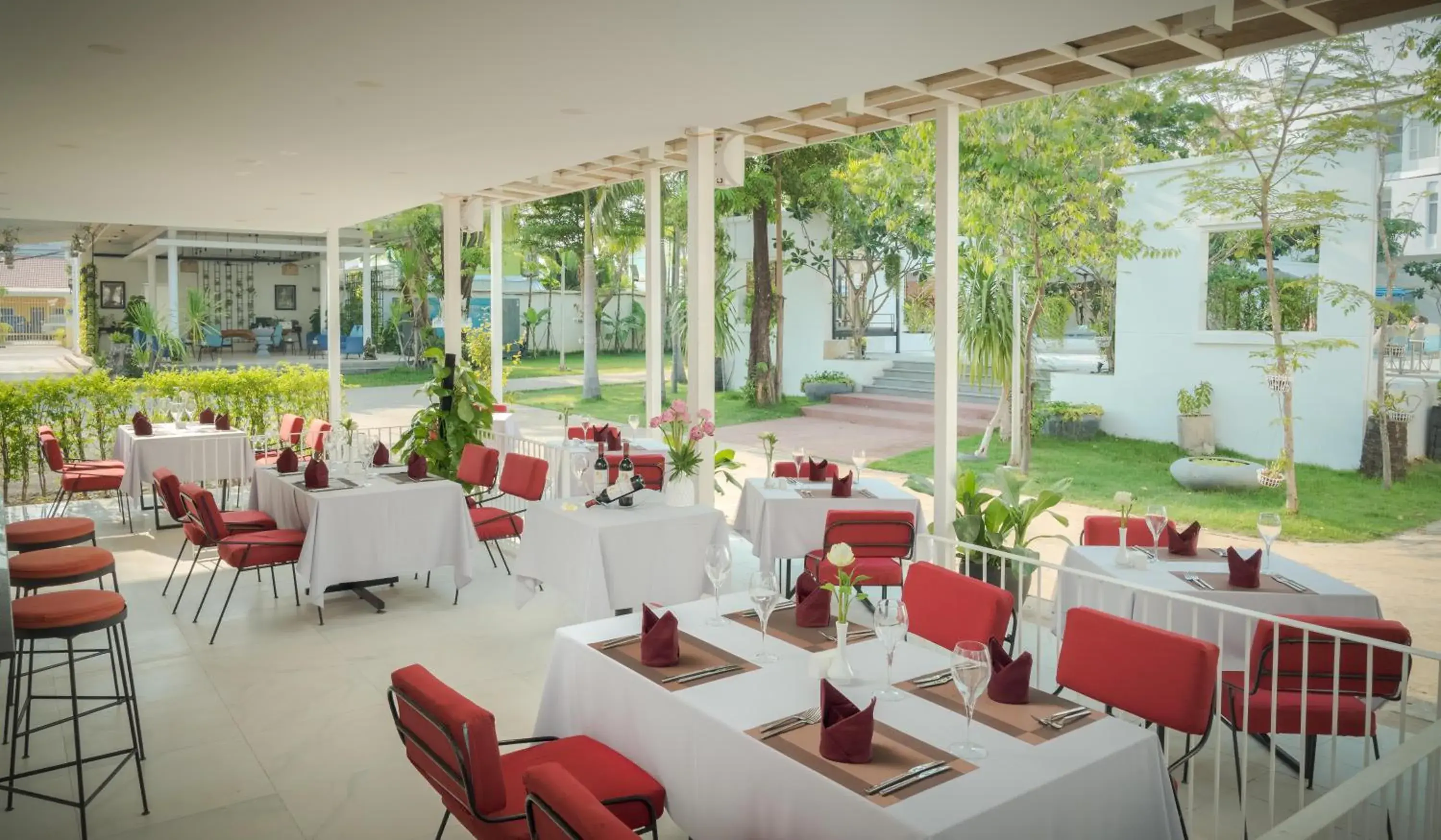 Restaurant/places to eat in Elysium Suite Restaurant/places to eat in Elysium Suite