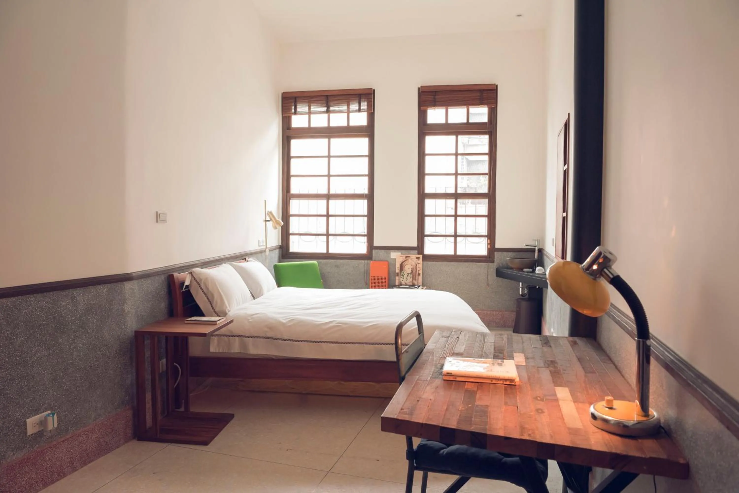 Photo of the whole room, Bed in OrigInn Space