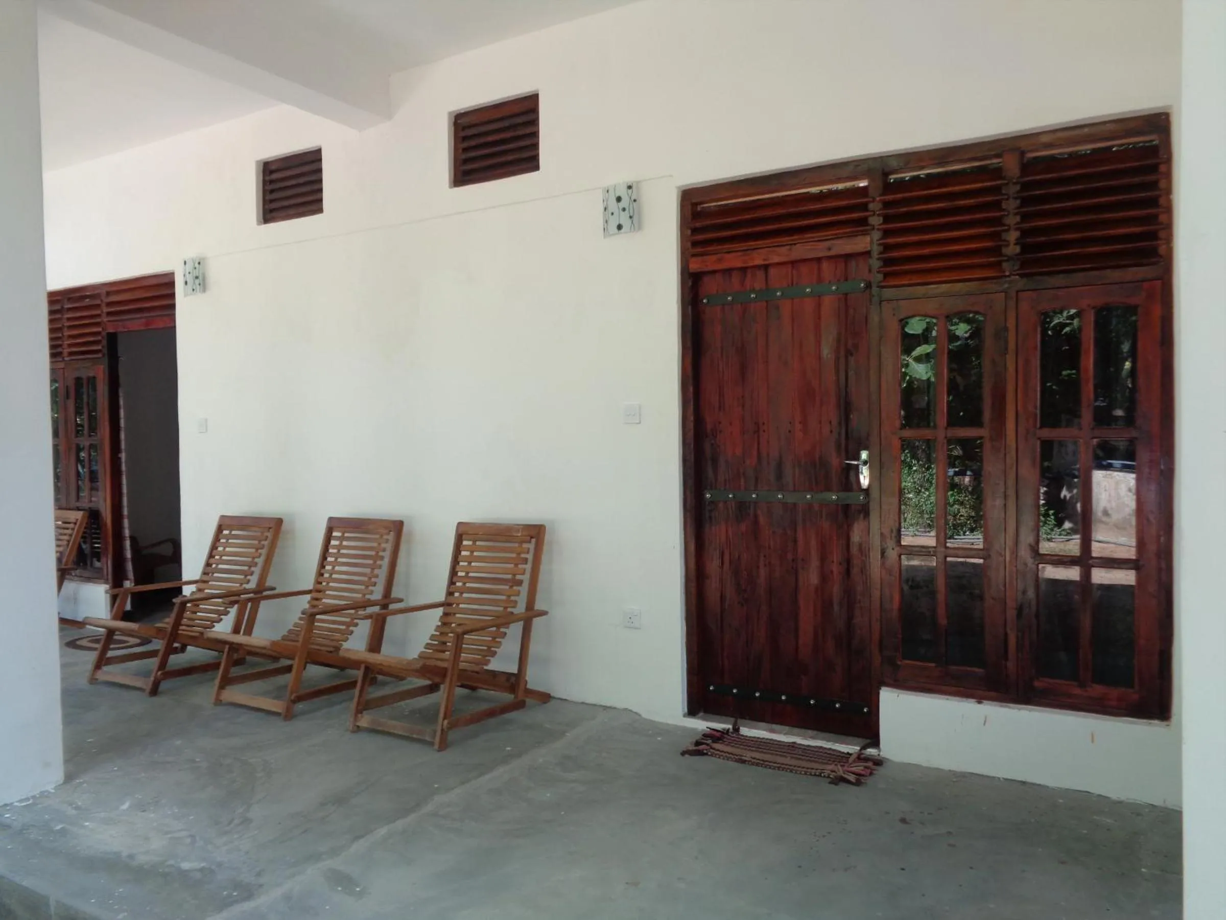 Facade/entrance in Jayaru Guest House