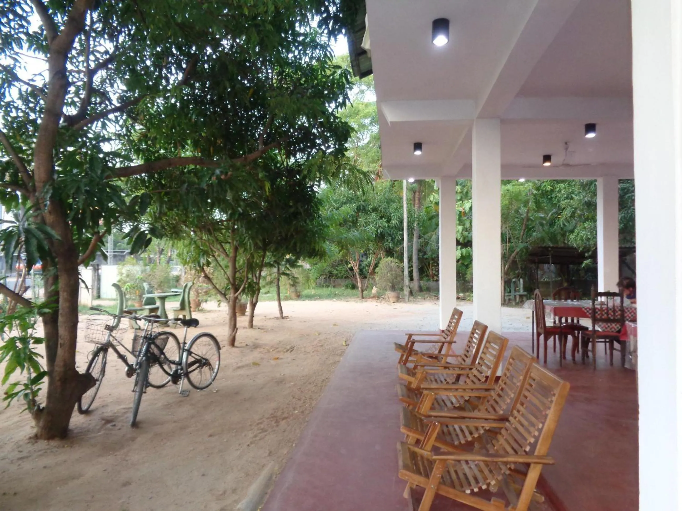 Restaurant/places to eat in Jayaru Guest House