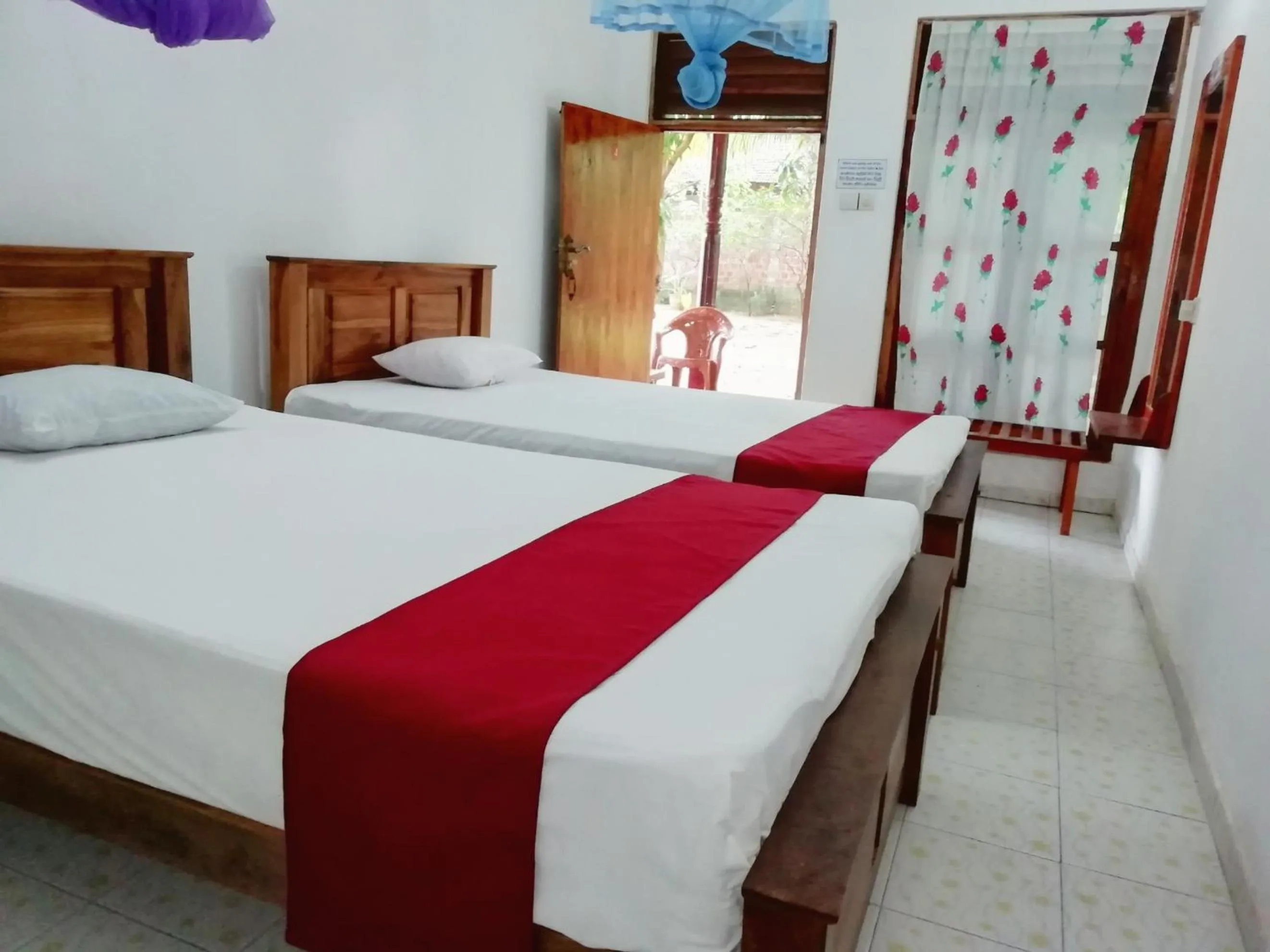 Photo of the whole room, Bed in Jayaru Guest House