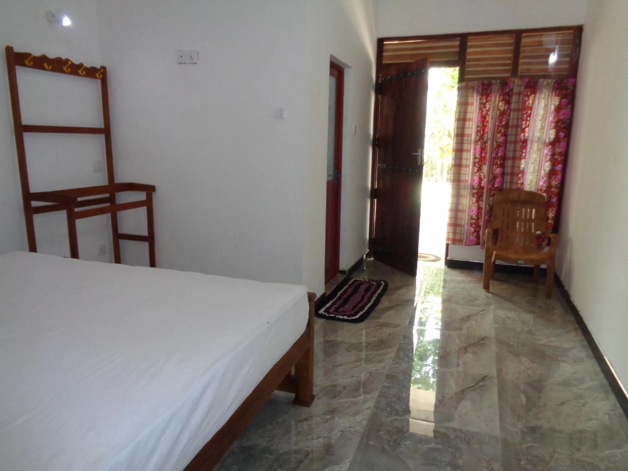 Bed in Jayaru Guest House