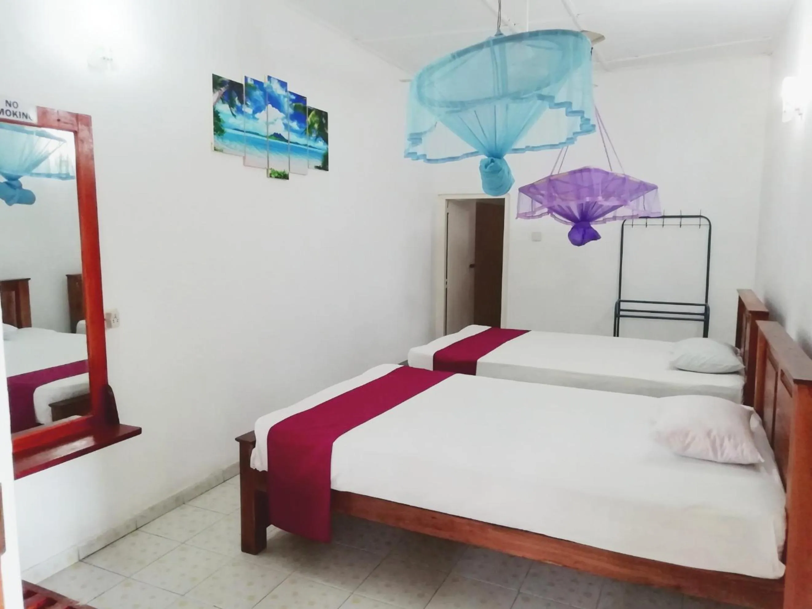 Photo of the whole room, Bed in Jayaru Guest House