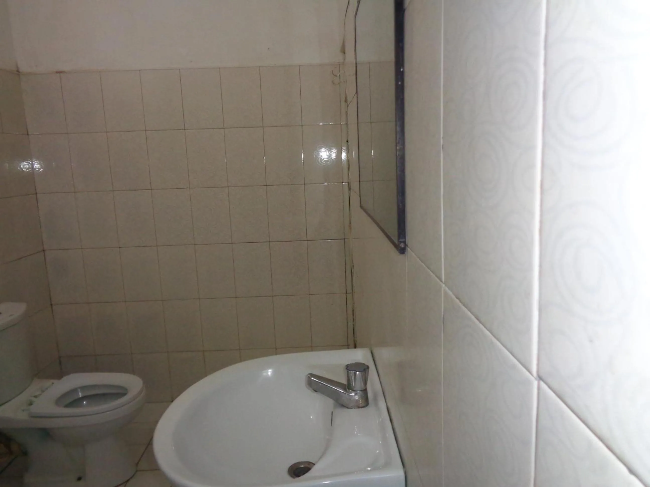 Bathroom in Jayaru Guest House