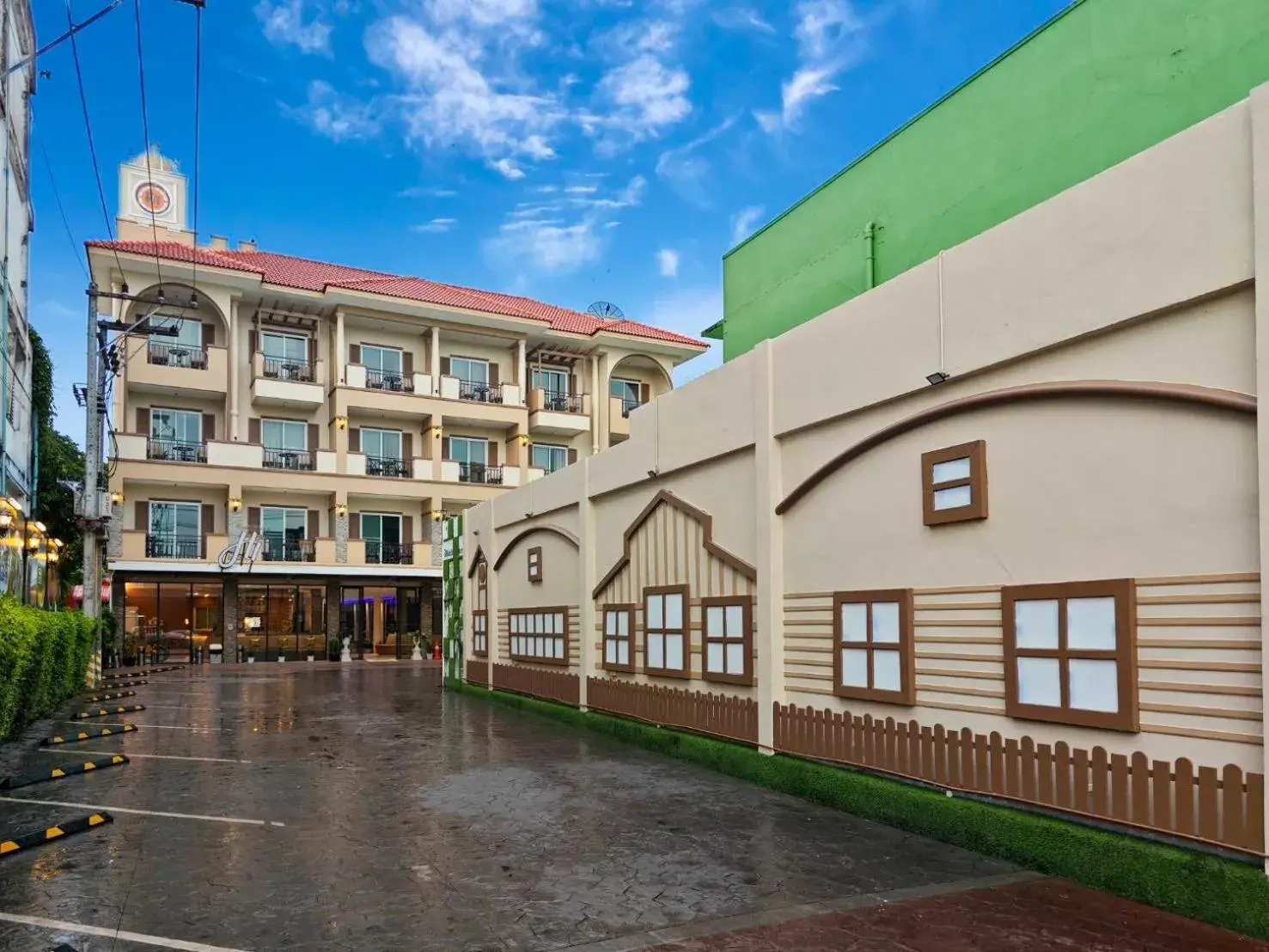 Property building in Hi Chiangrai Hotel Property building in Hi Chiangrai Hotel