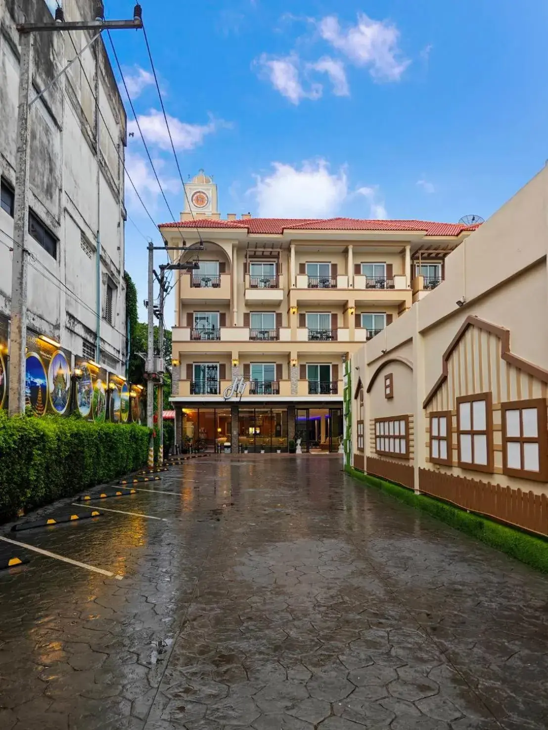 Property building in Hi Chiangrai Hotel Property building in Hi Chiangrai Hotel