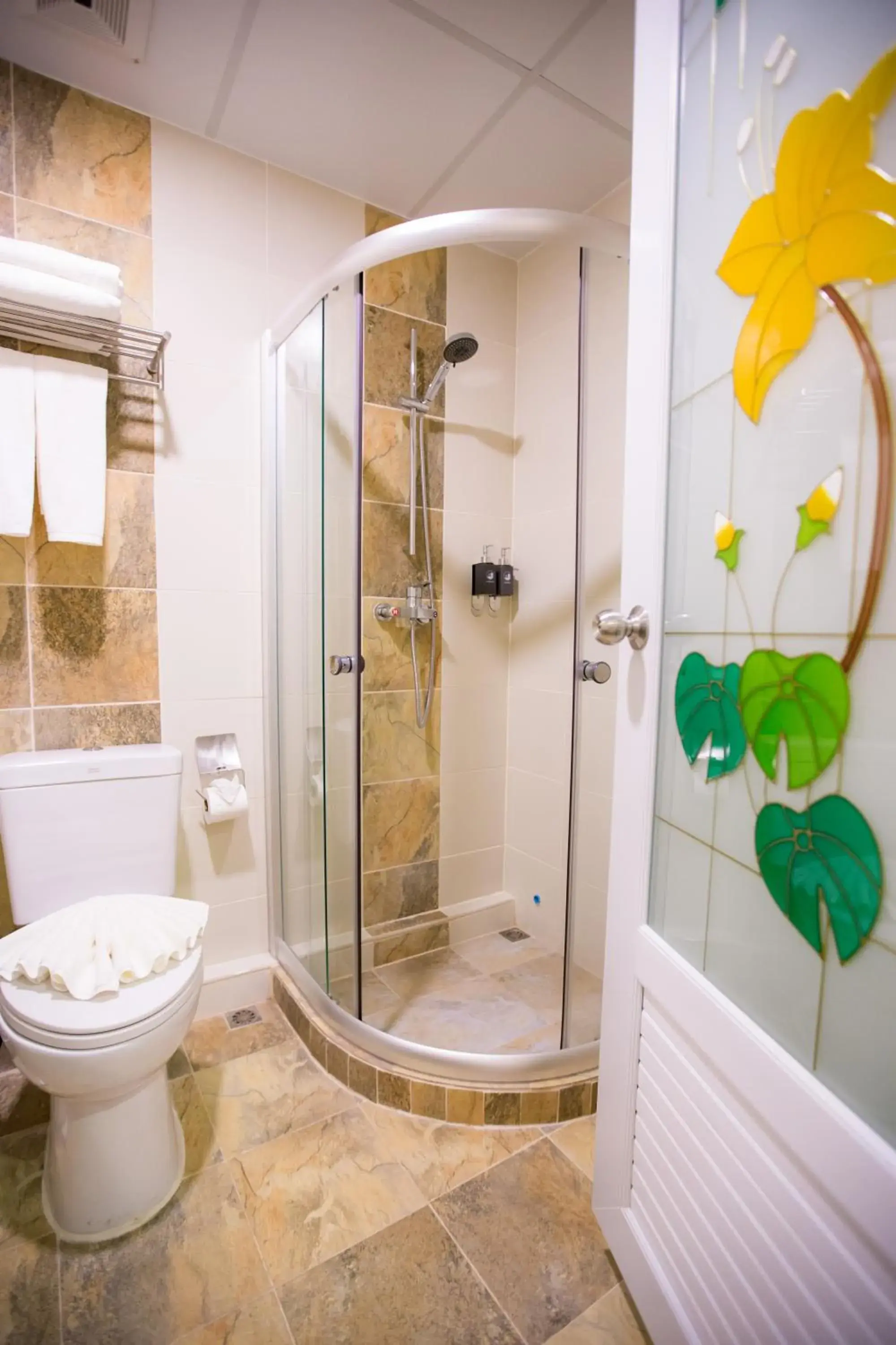 Superior King Bed with Balcony in Hi Chiangrai Hotel Superior King Bed with Balcony in Hi Chiangrai Hotel