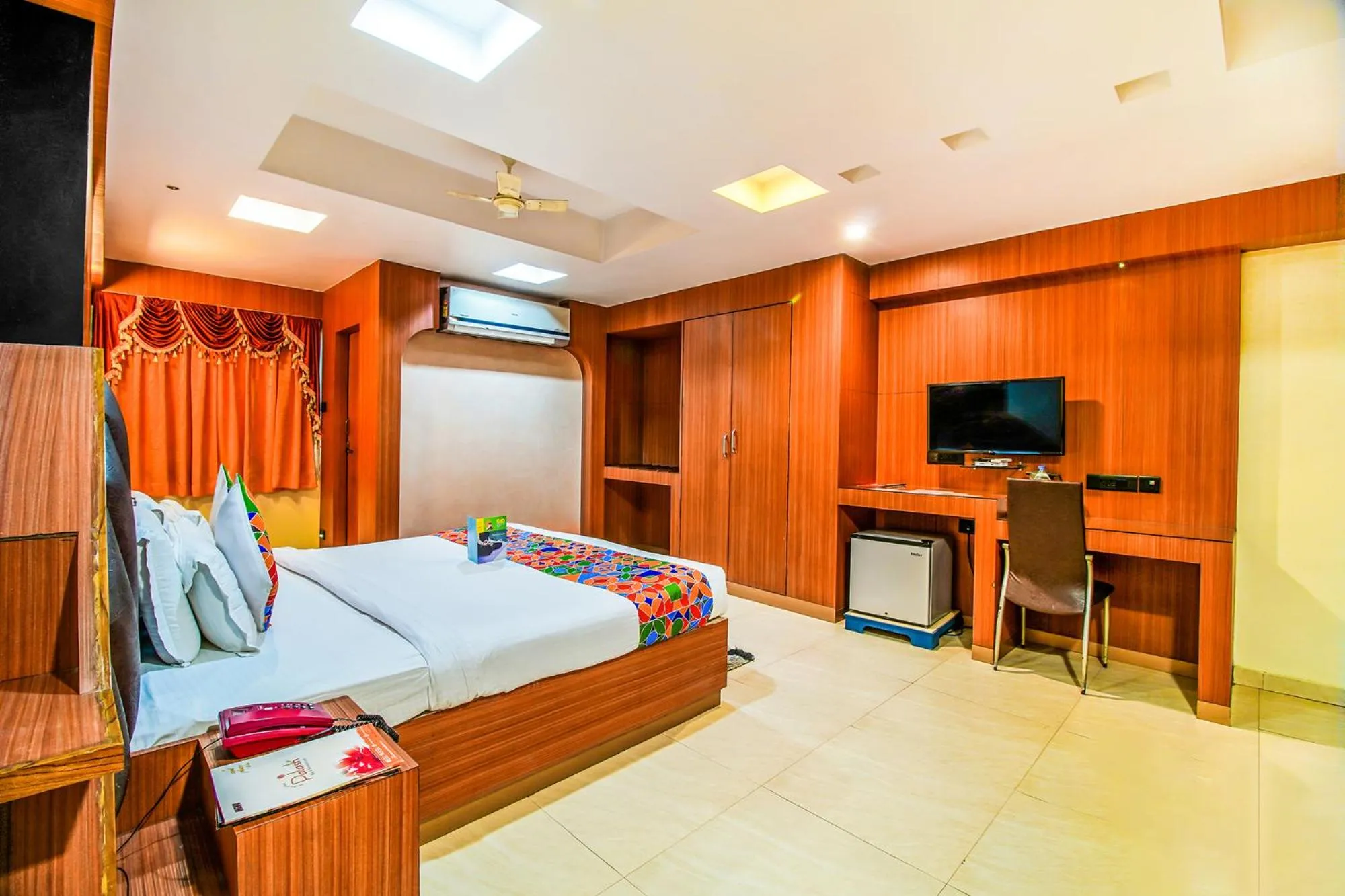 Dining area, Bed in FabHotel Palash Residency Ranchi Railway Station