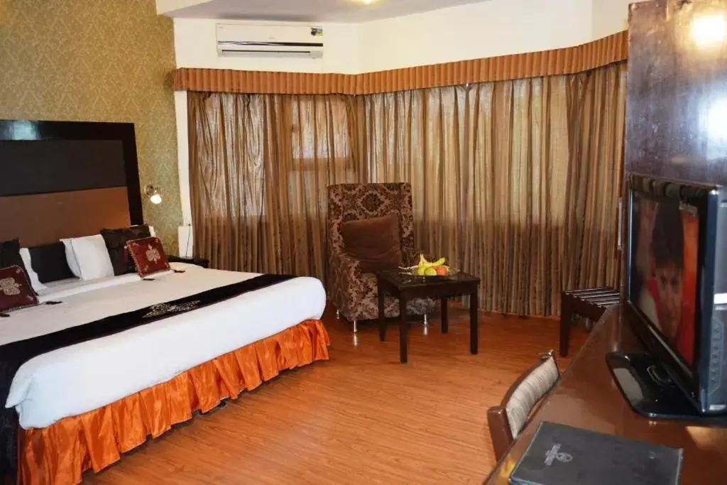 Photo of the whole room, Bed in The Ambassador - Hotel & Conference Center Photo of the whole room, Bed in The Ambassador - Hotel & Conference Center