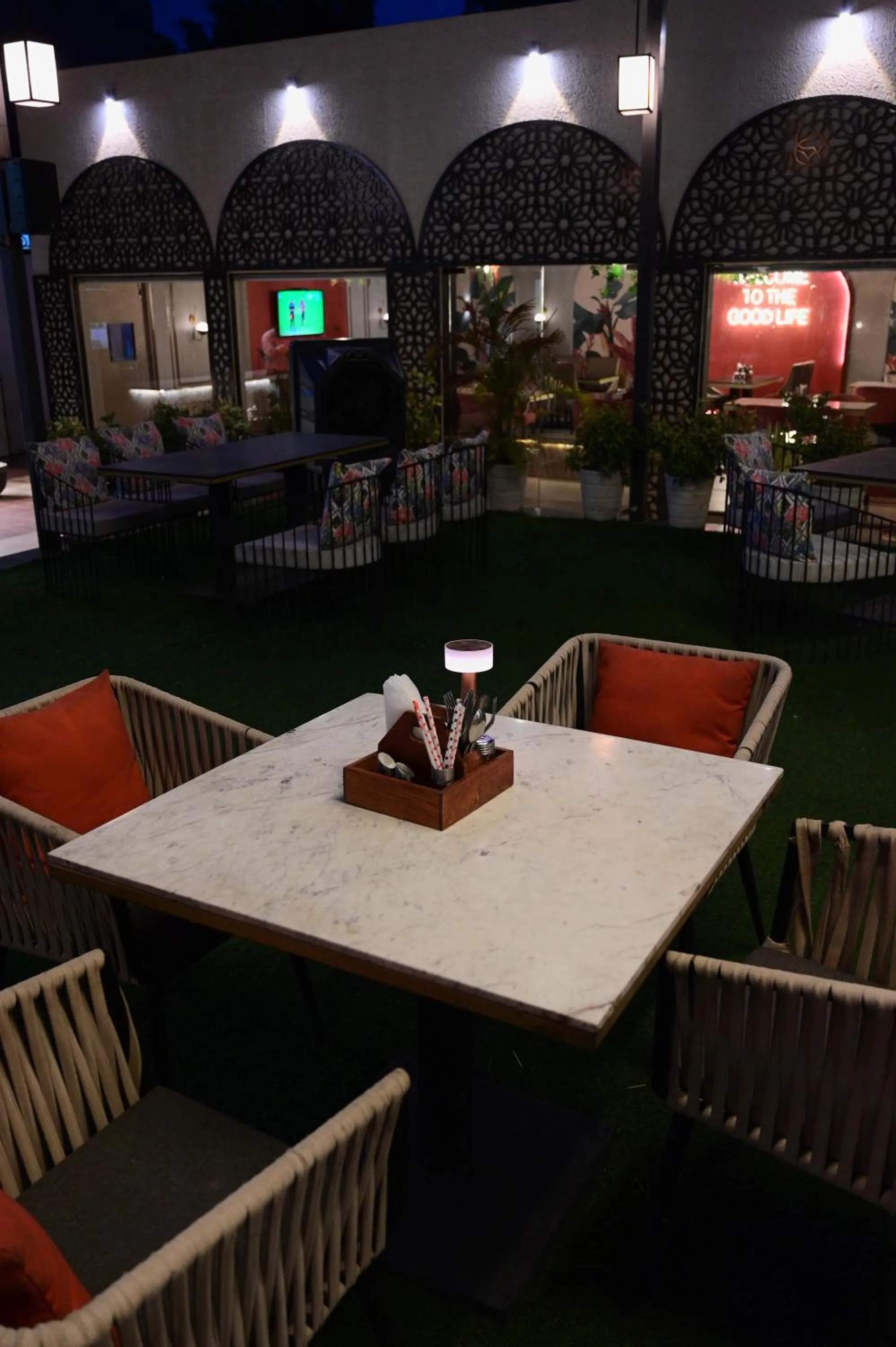 Restaurant/places to eat in The Ambassador - Hotel & Conference Center