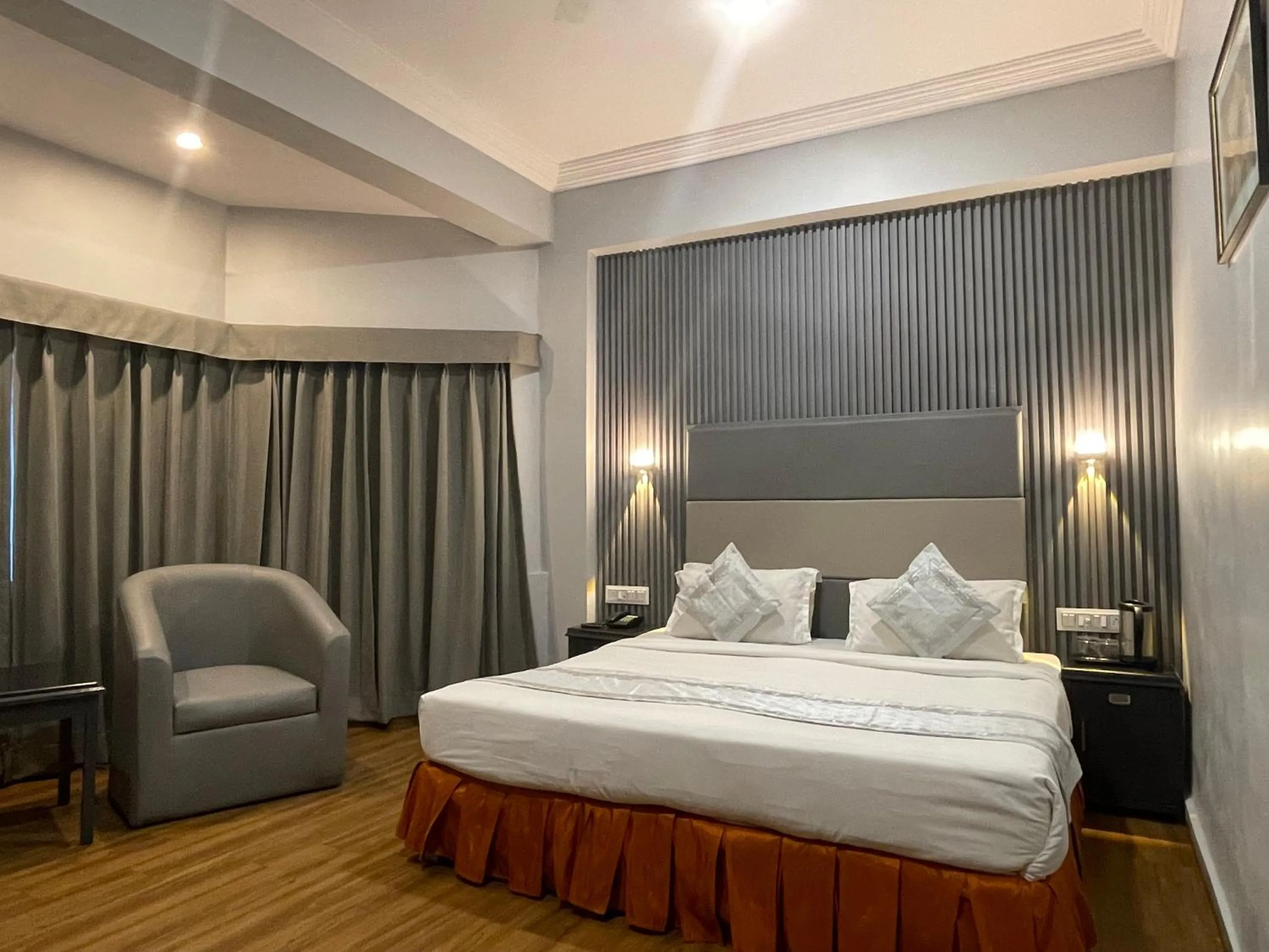 Bedroom, Bed in The Ambassador - Hotel & Conference Center