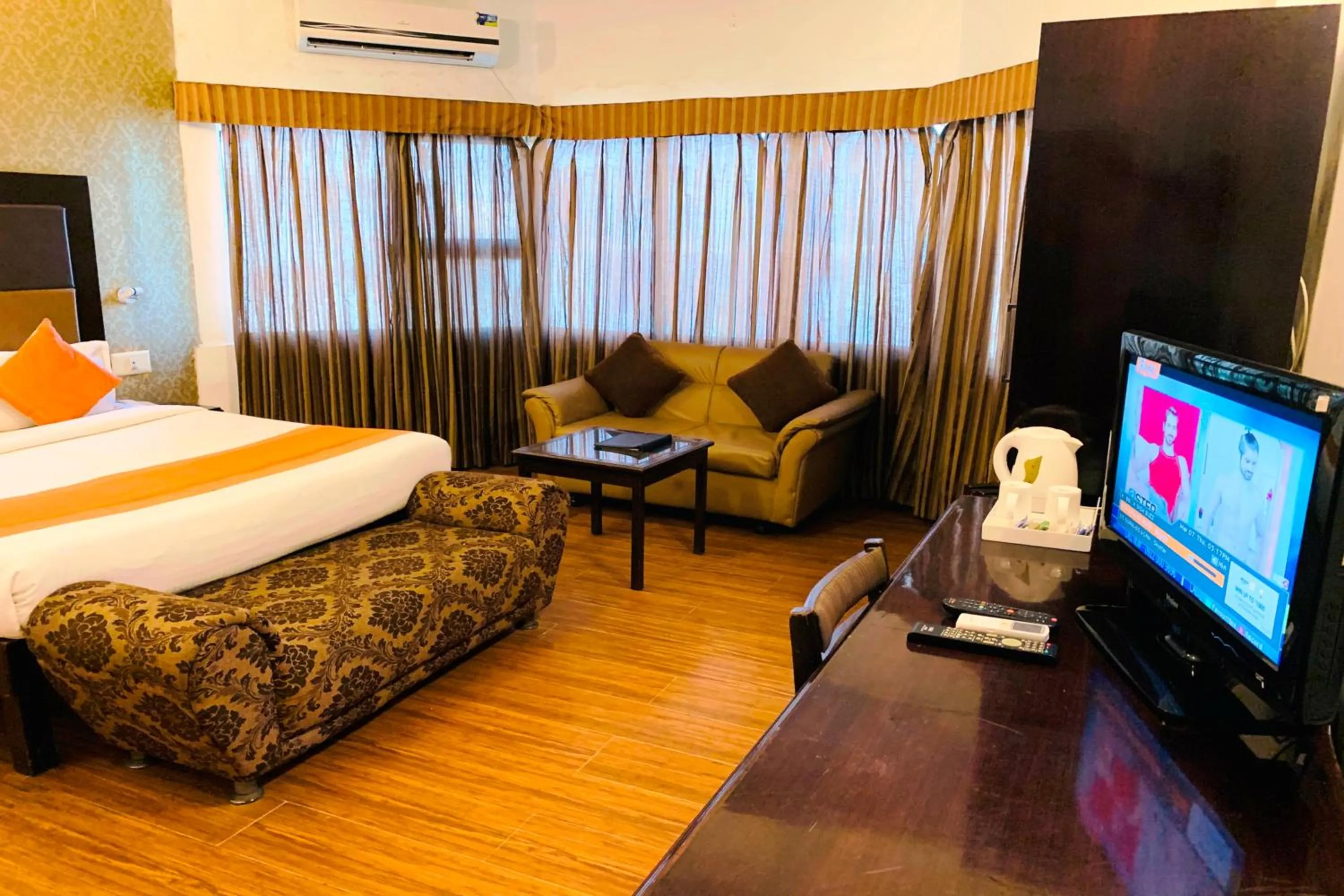 Bedroom, Bed in The Ambassador - Hotel & Conference Center