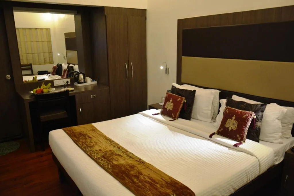 Photo of the whole room, Bed in The Ambassador - Hotel & Conference Center