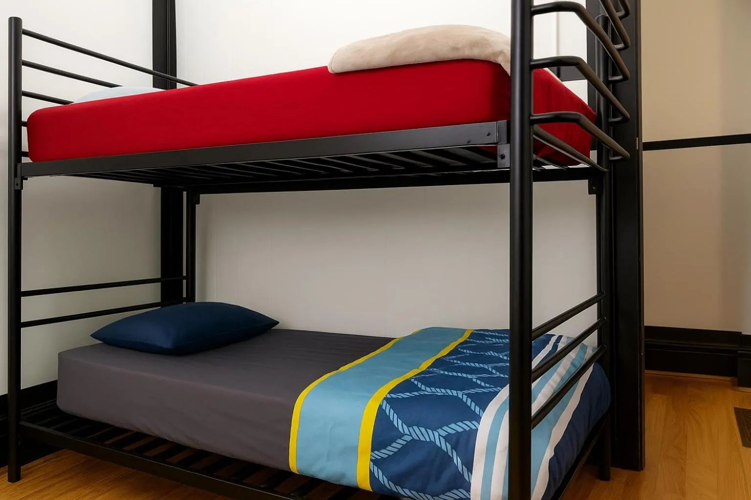 Ozi Inn Backpackers - Perth -Valid International Passport Required