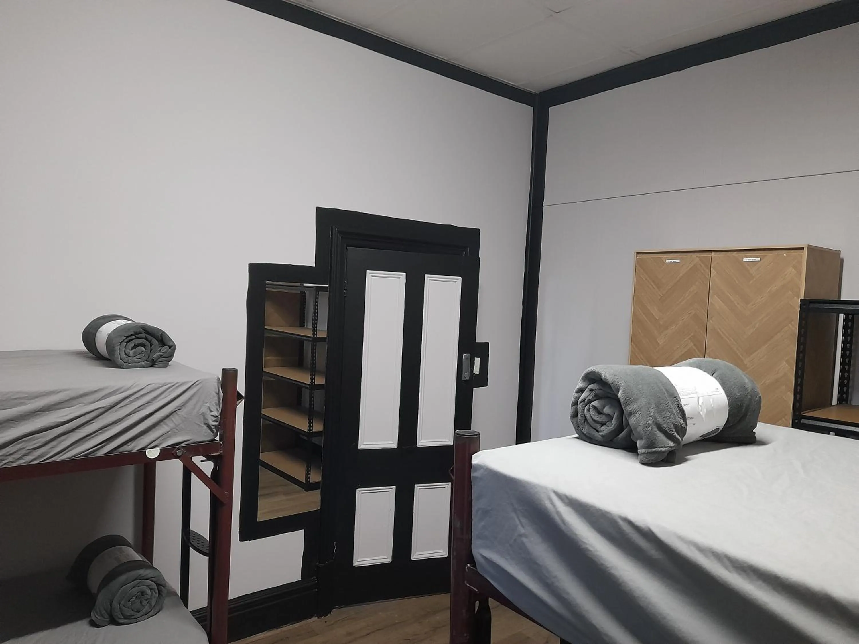 6 Bed FEMALE Dormitory in Ozi Inn Backpackers - Perth -Valid International Passport Required
