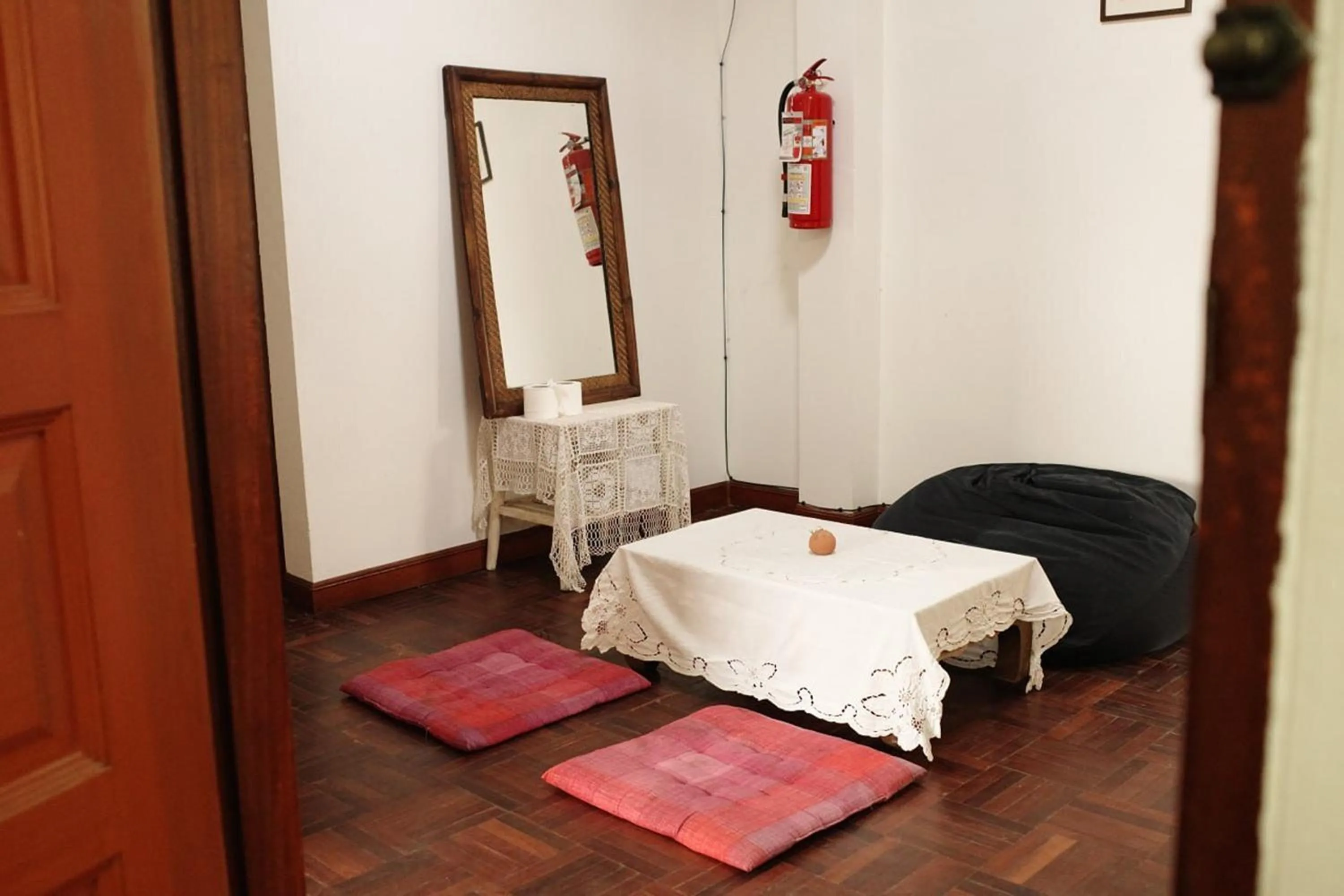 Photo of the whole room, Bed in Tiptopthai House
