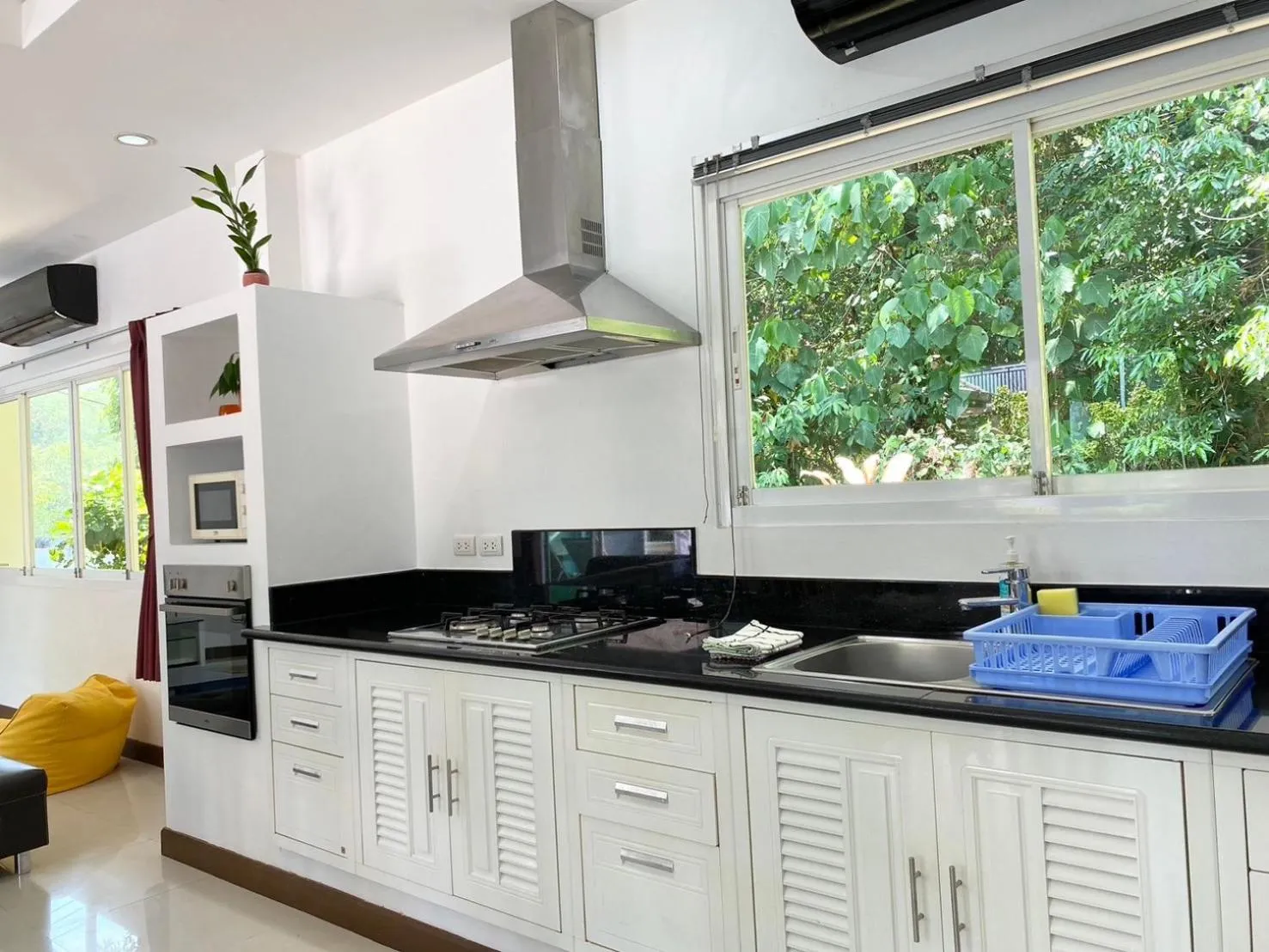 Kitchen or kitchenette in Chalong - 4 Bedroom Private Pool Villa - Phuket