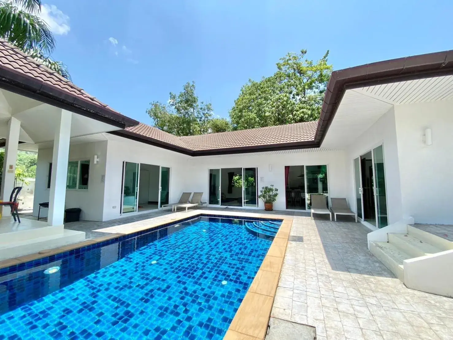Property building in Chalong - 4 Bedroom Private Pool Villa - Phuket Property building in Chalong - 4 Bedroom Private Pool Villa - Phuket