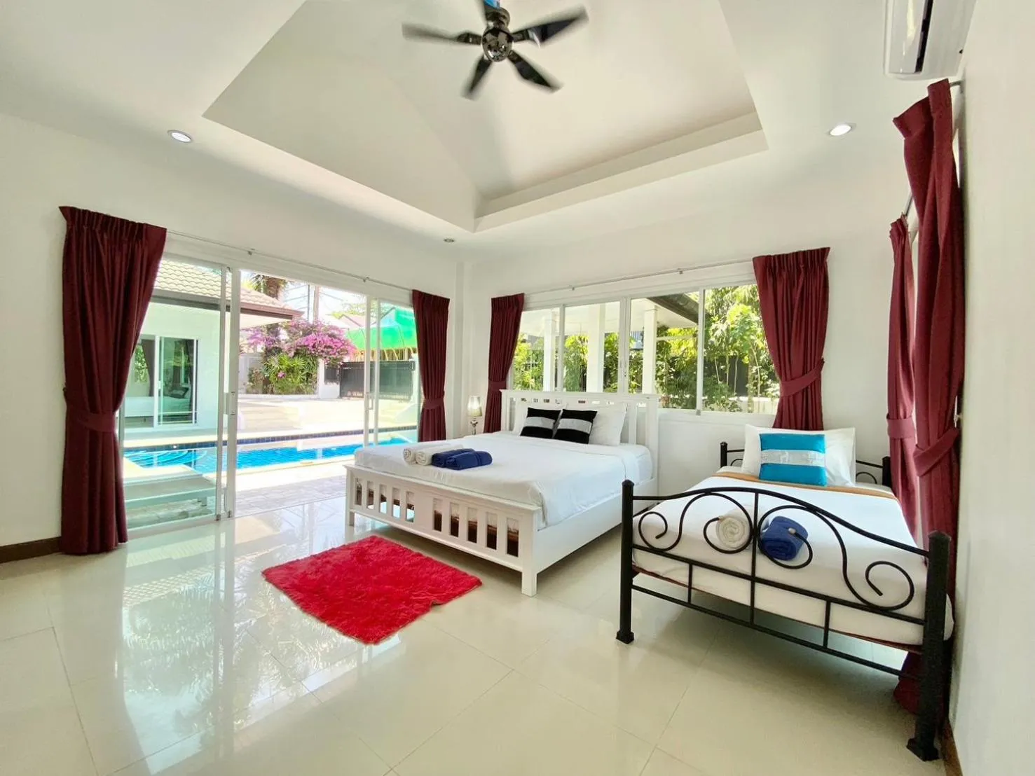 Bed in Chalong - 4 Bedroom Private Pool Villa - Phuket