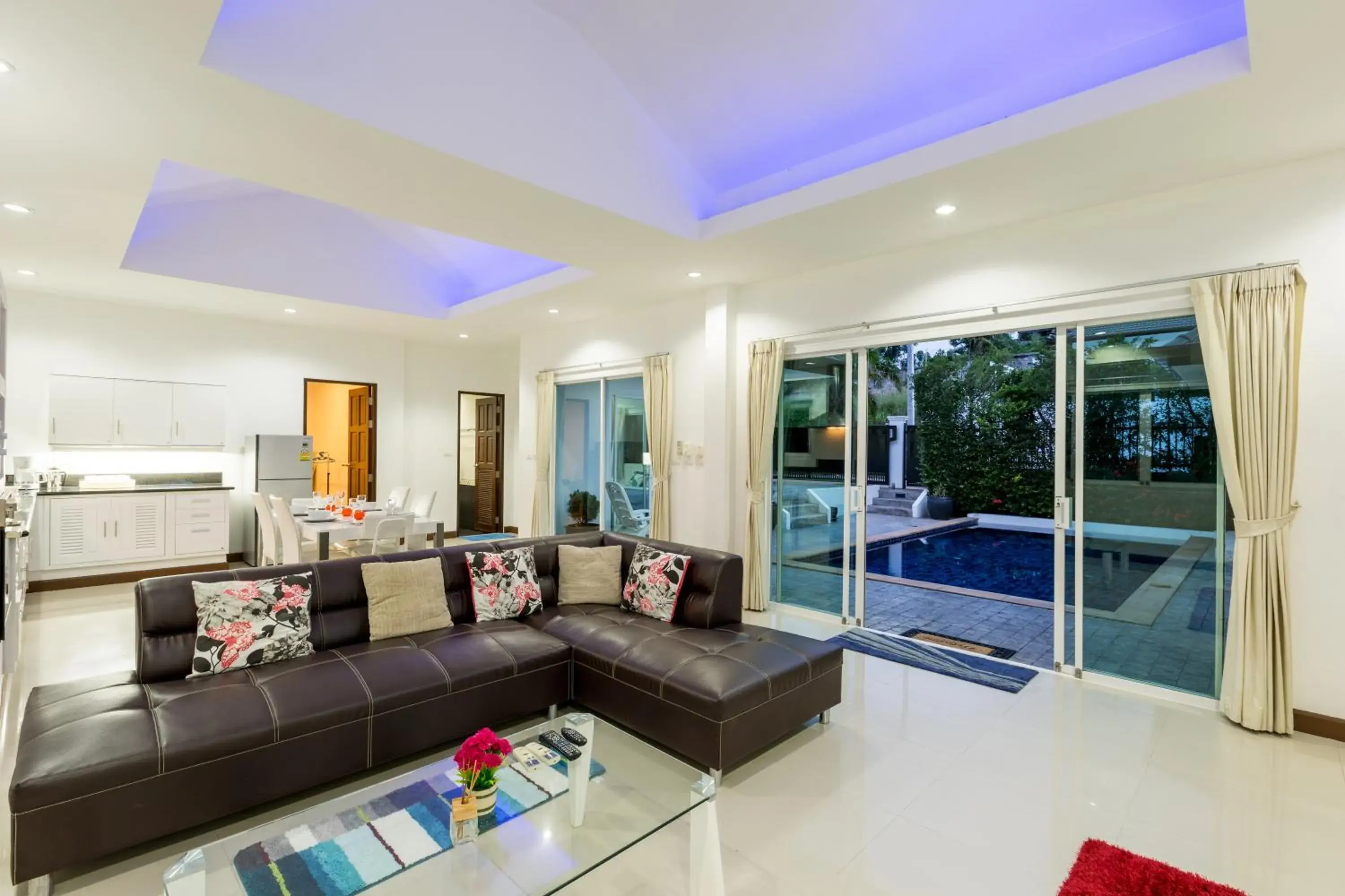 Living room in Chalong - 4 Bedroom Private Pool Villa - Phuket Living room in Chalong - 4 Bedroom Private Pool Villa - Phuket