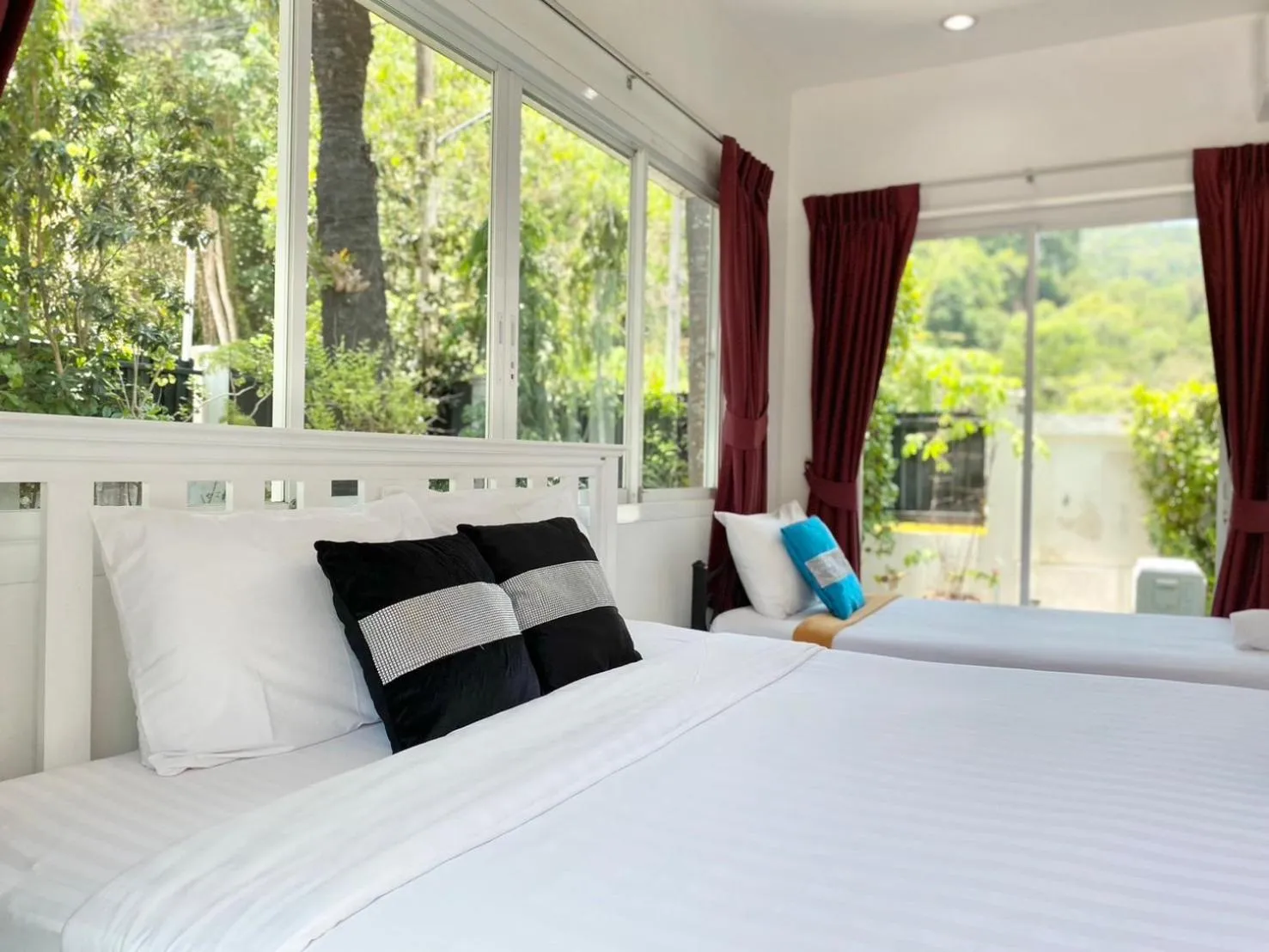 Bed in Chalong - 4 Bedroom Private Pool Villa - Phuket