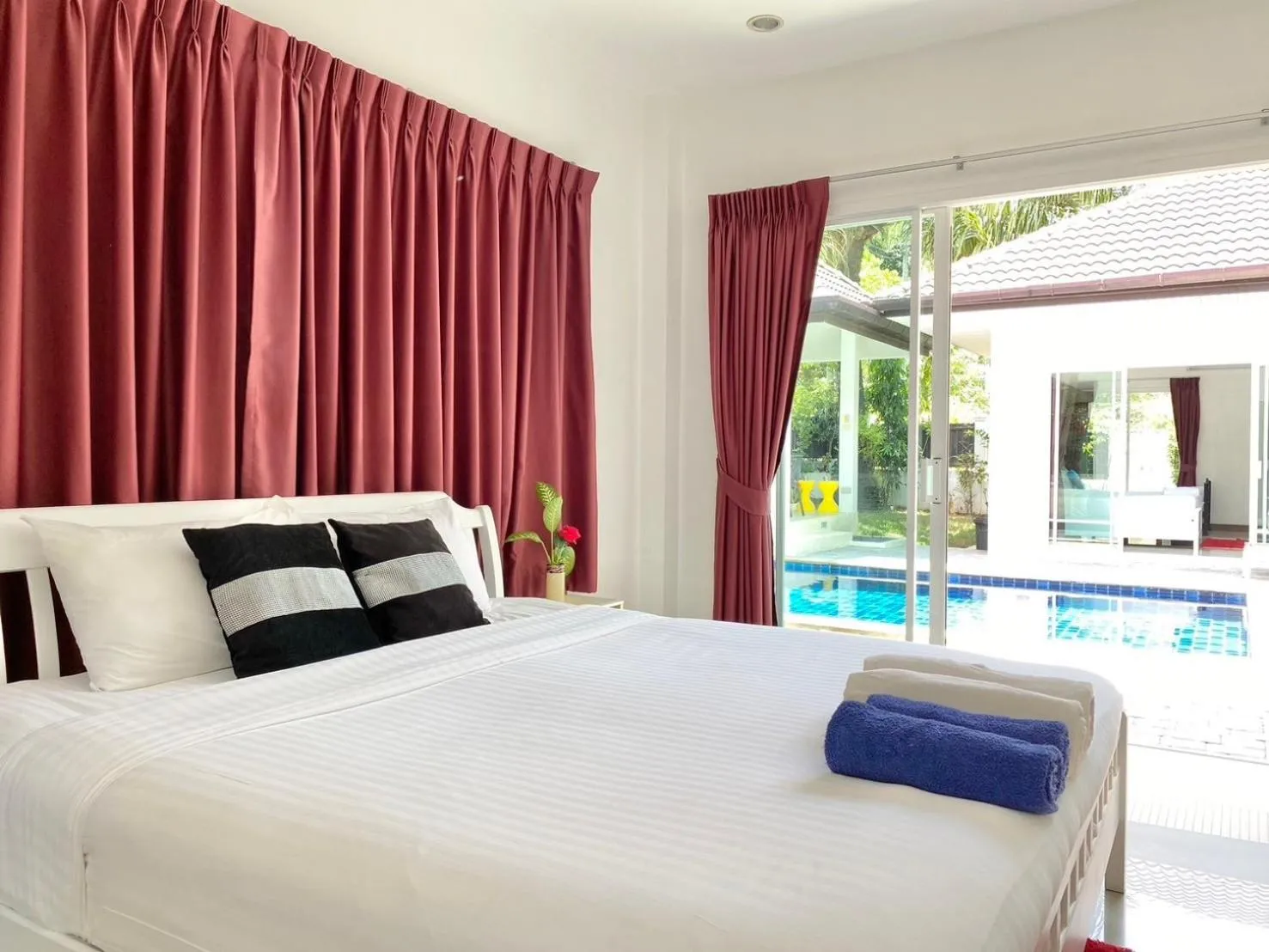 Bed in Chalong - 4 Bedroom Private Pool Villa - Phuket