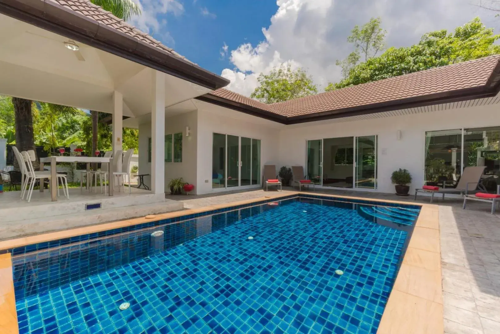 Patio in Chalong - 4 Bedroom Private Pool Villa - Phuket Patio in Chalong - 4 Bedroom Private Pool Villa - Phuket