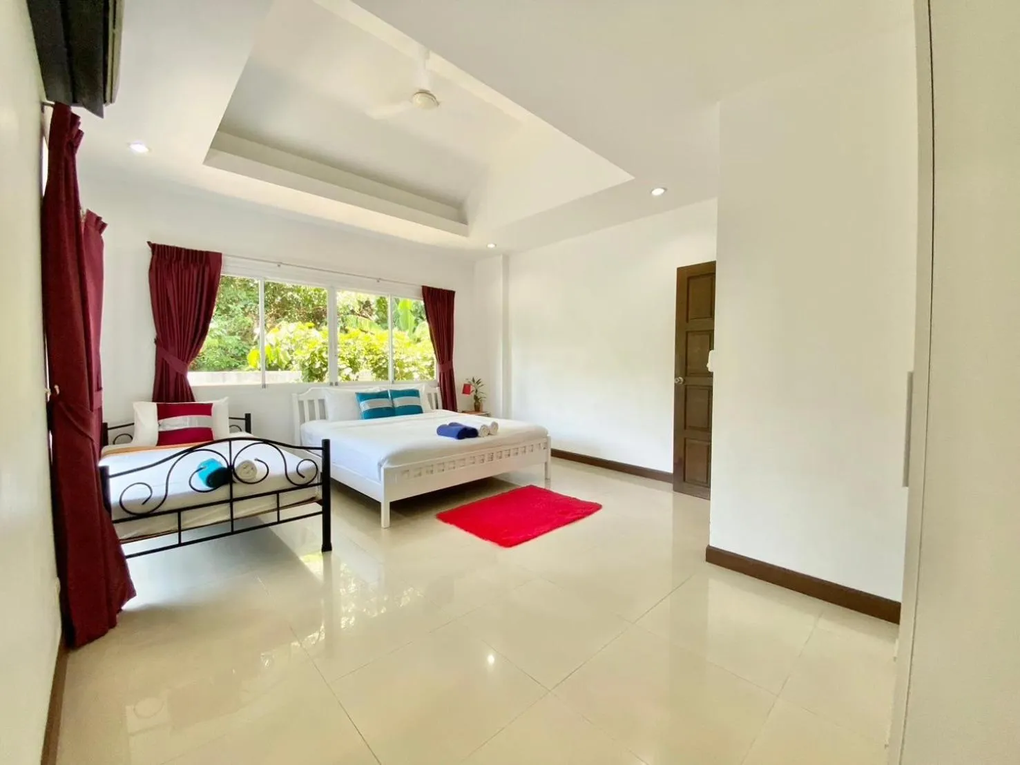 Bed in Chalong - 4 Bedroom Private Pool Villa - Phuket