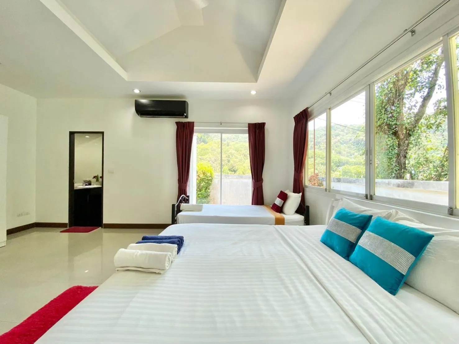Bed in Chalong - 4 Bedroom Private Pool Villa - Phuket