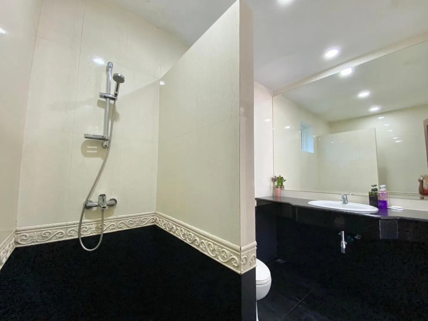 Shower in Chalong - 4 Bedroom Private Pool Villa - Phuket