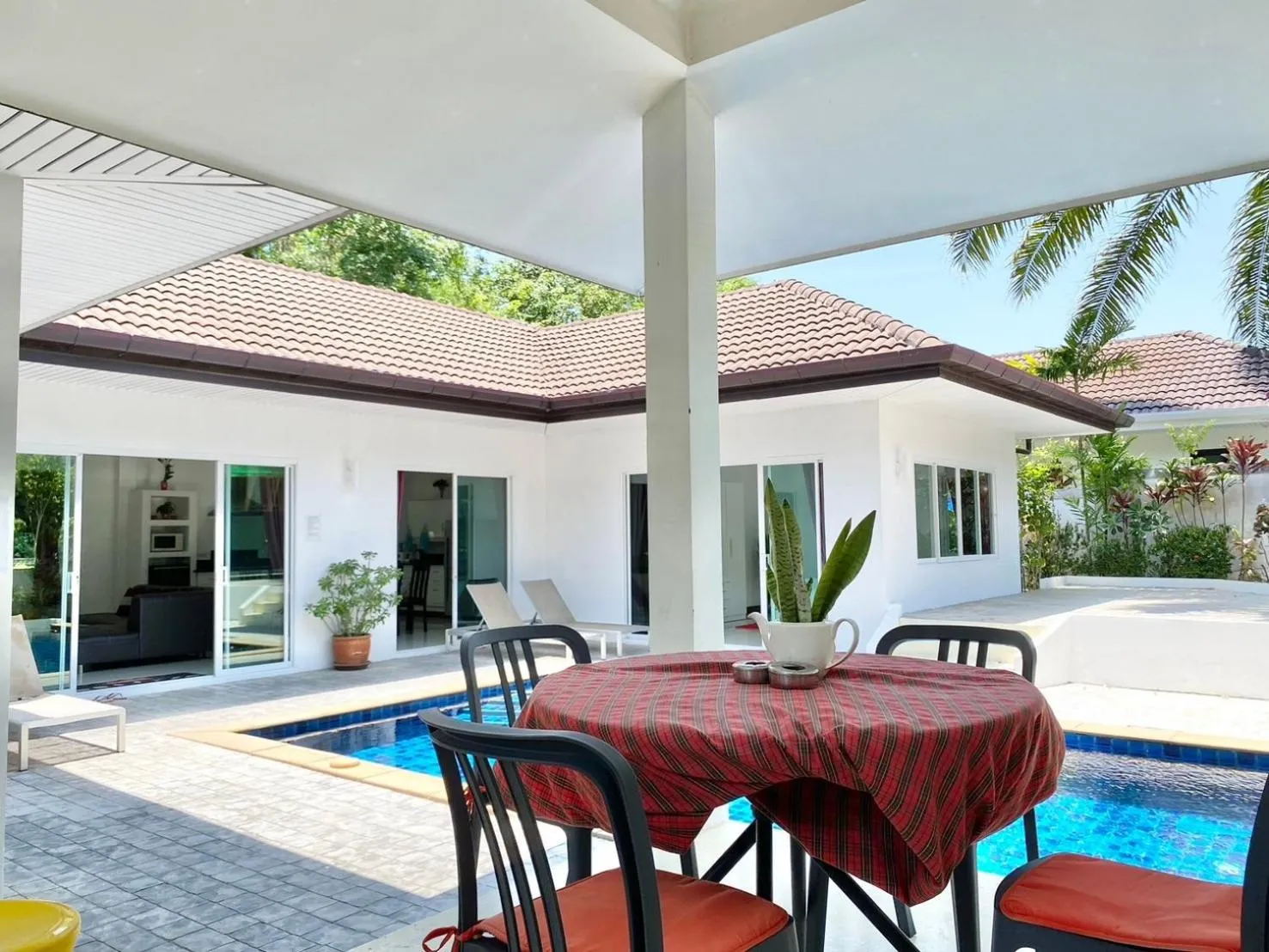 Patio in Chalong - 4 Bedroom Private Pool Villa - Phuket