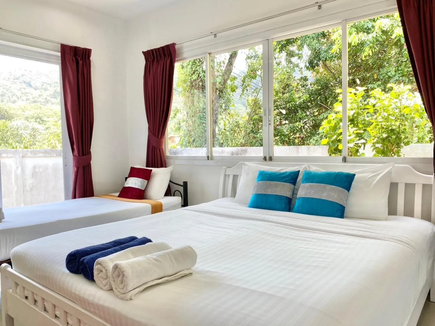 Bed in Chalong - 4 Bedroom Private Pool Villa - Phuket