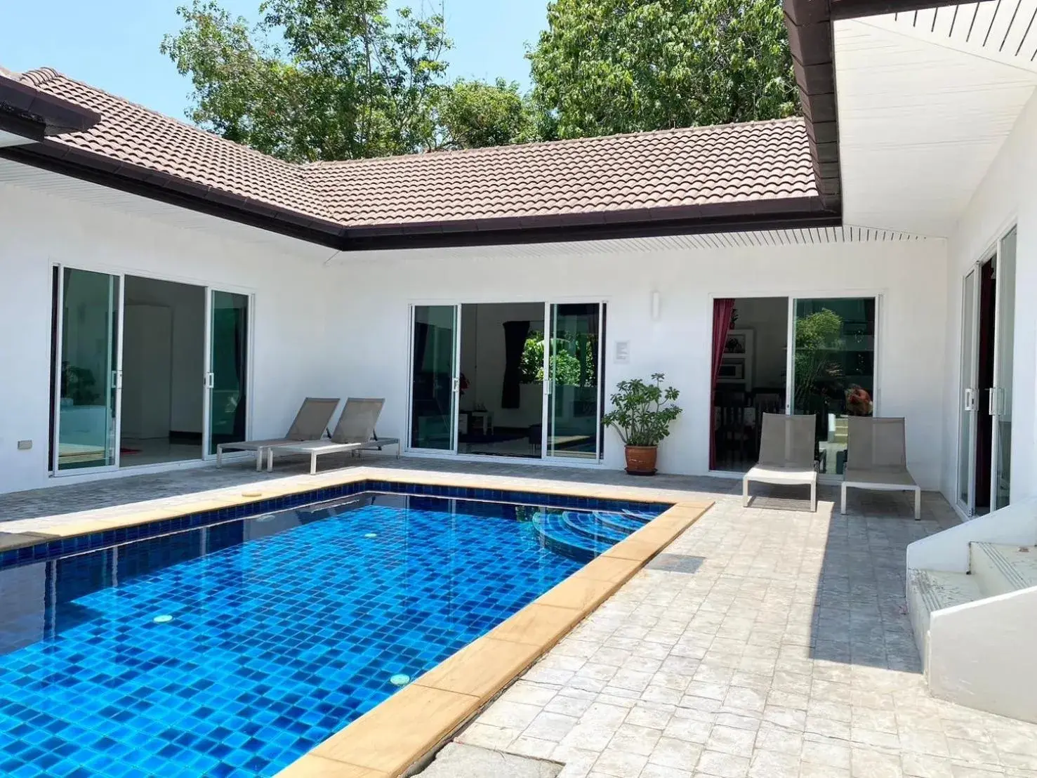 Property building in Chalong - 4 Bedroom Private Pool Villa - Phuket Property building in Chalong - 4 Bedroom Private Pool Villa - Phuket