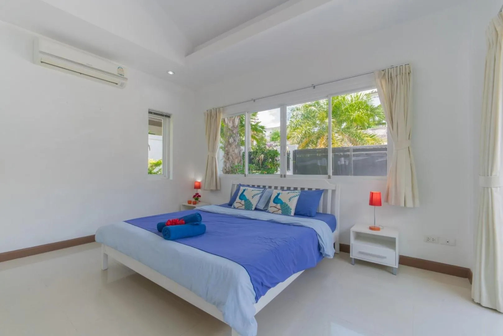 Bed in Chalong - 4 Bedroom Private Pool Villa - Phuket