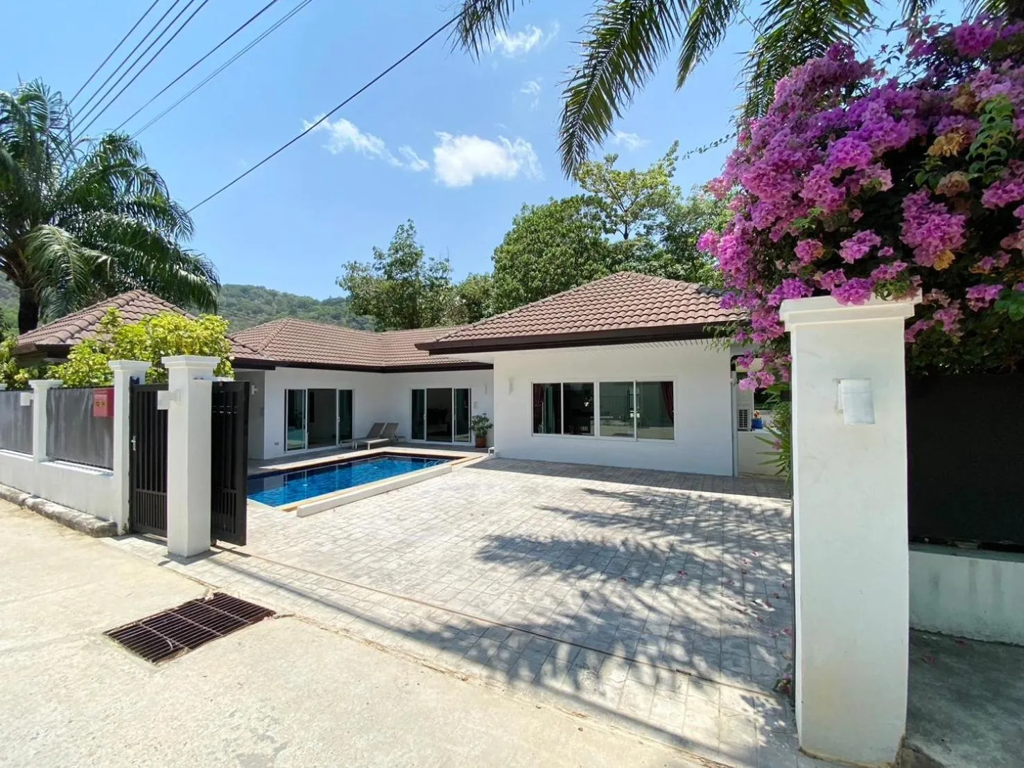 Property building in Chalong - 4 Bedroom Private Pool Villa - Phuket