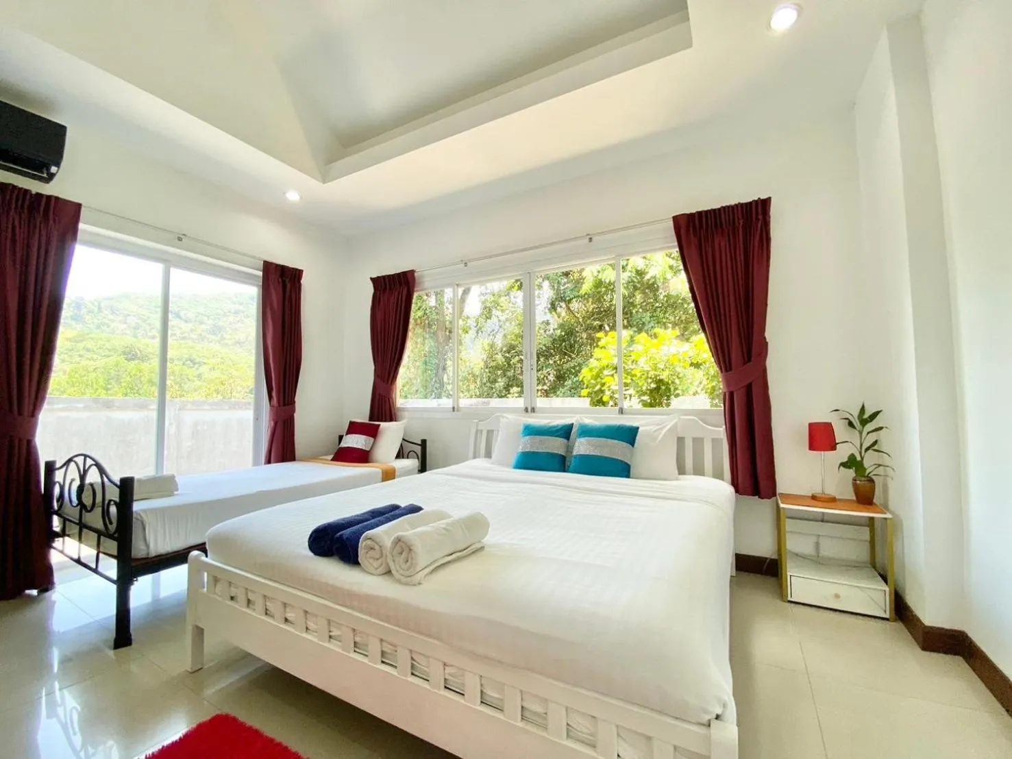Bed in Chalong - 4 Bedroom Private Pool Villa - Phuket