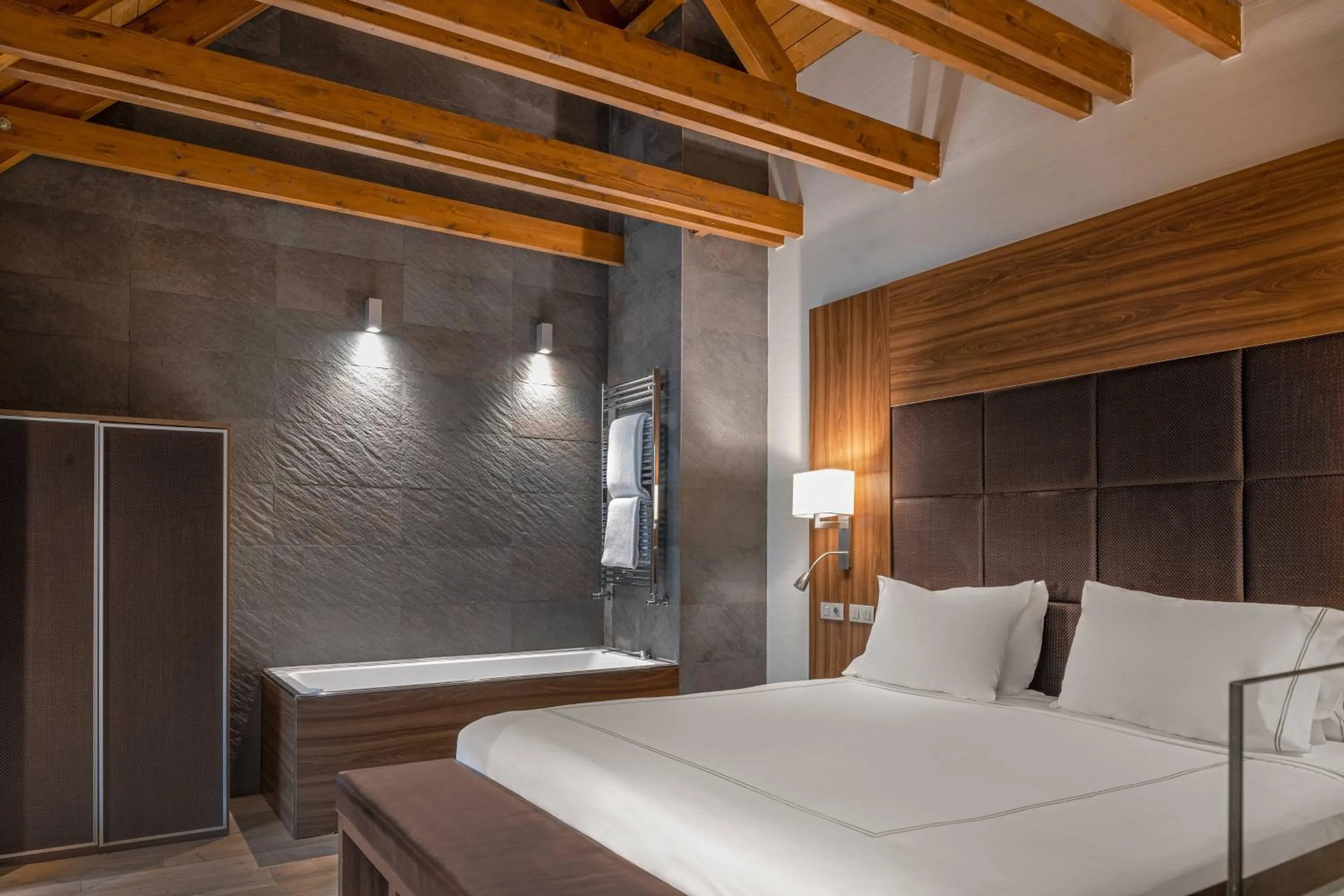 Photo of the whole room, Bed in Hotel AC Baqueira Ski Resort, Autograph Collection