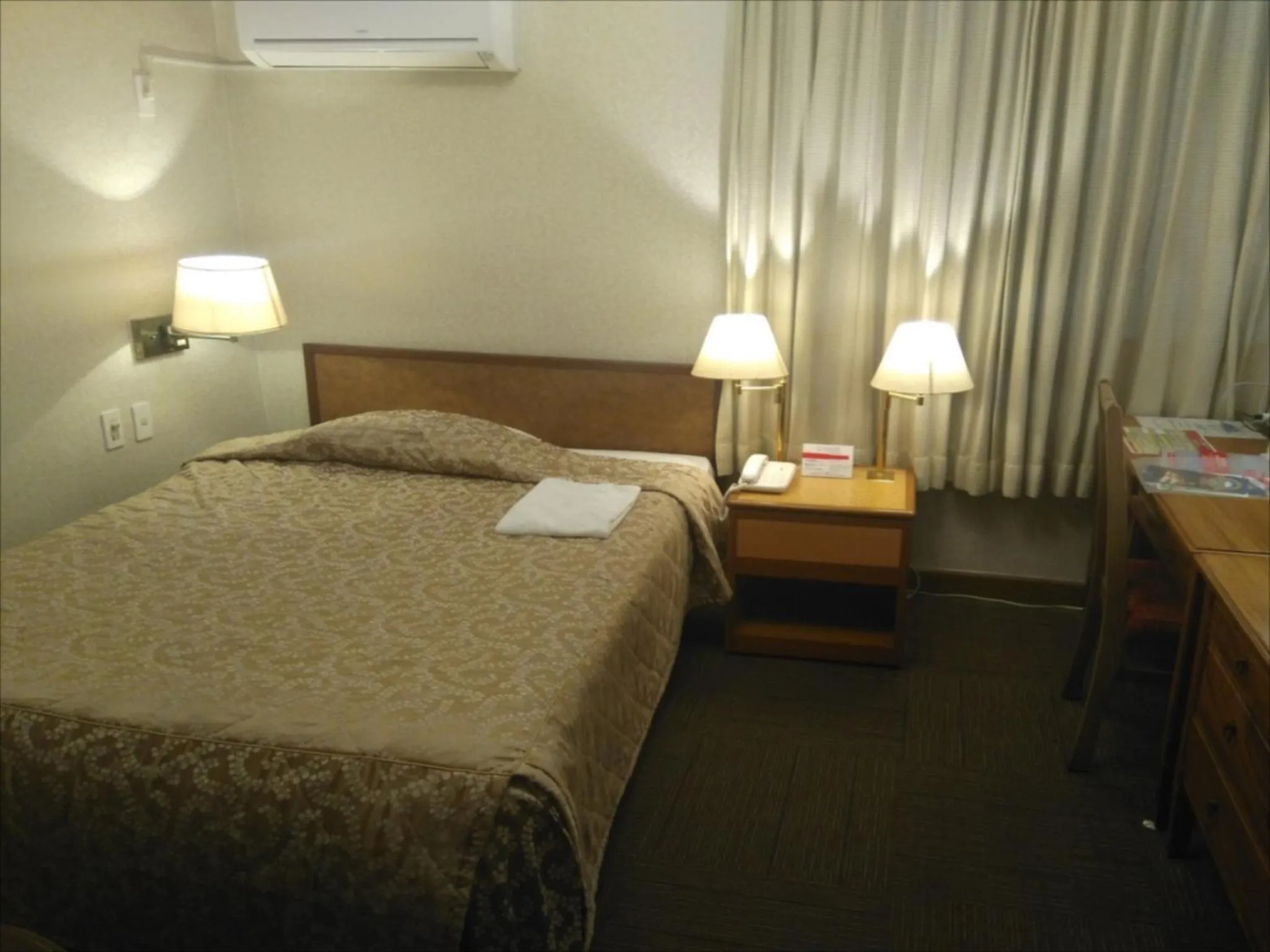 Bedroom, Bed in Sunrise Hotel Okinawa-どこか懐かしいレトロ宿軽朝食付