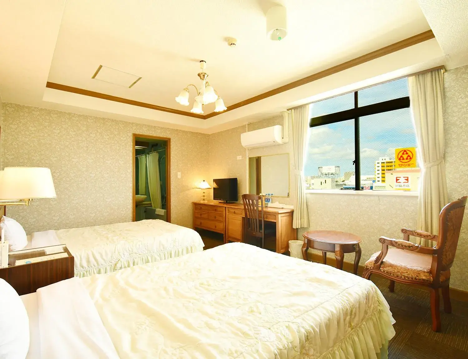 Bed in Sunrise Hotel Okinawa-どこか懐かしいレトロ宿軽朝食付 Bed in Sunrise Hotel Okinawa-どこか懐かしいレトロ宿軽朝食付