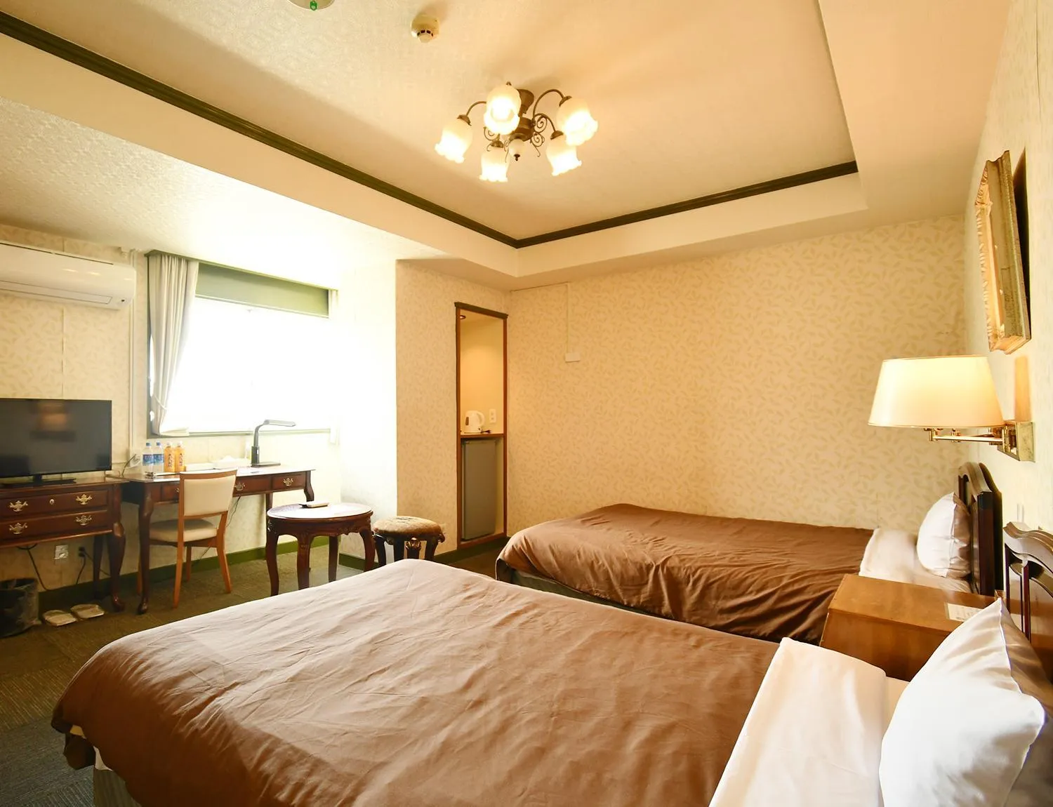 Bed in Sunrise Hotel Okinawa-どこか懐かしいレトロ宿軽朝食付