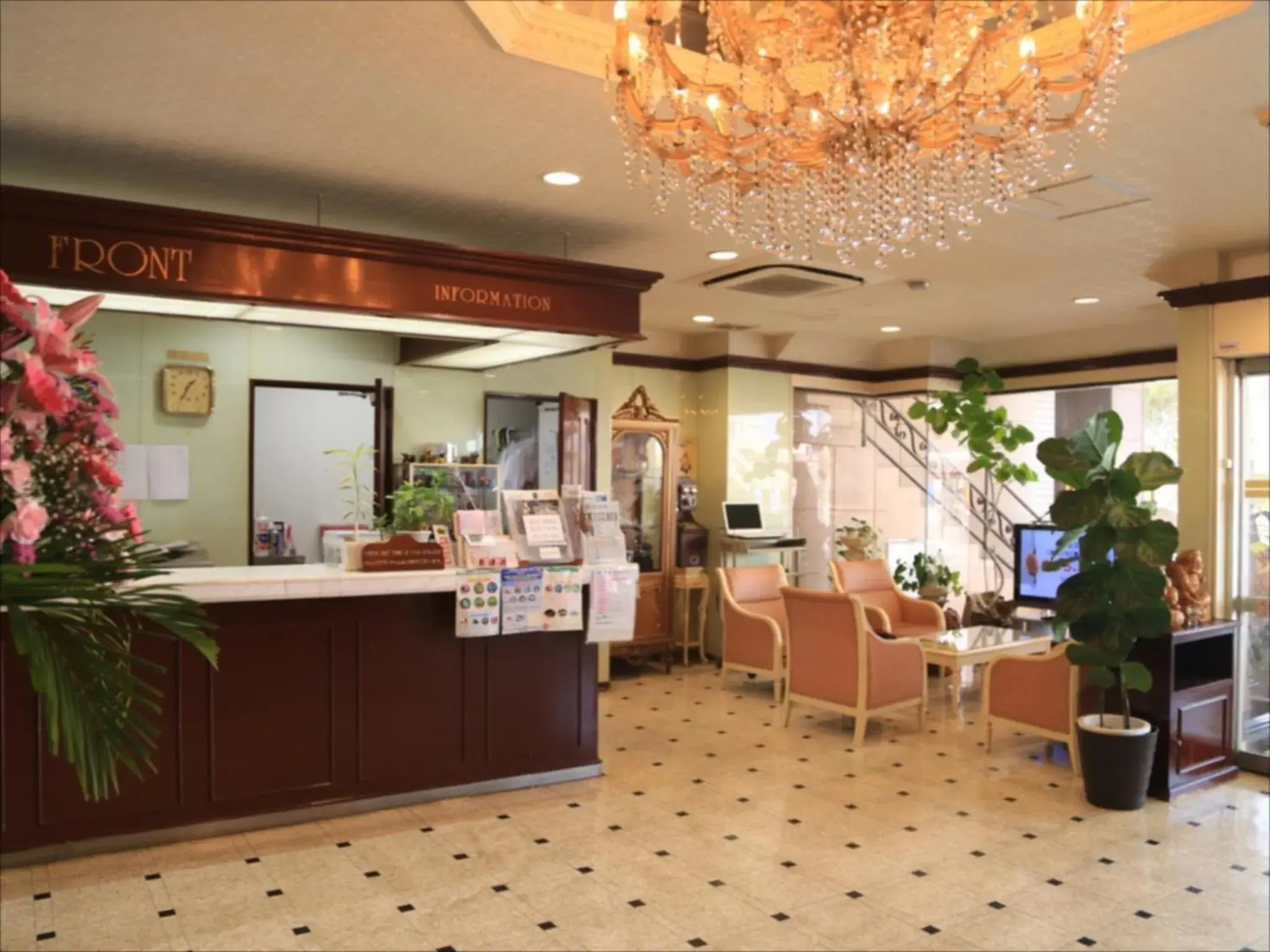 Lobby or reception in Sunrise Hotel Okinawa-どこか懐かしいレトロ宿軽朝食付 Lobby or reception in Sunrise Hotel Okinawa-どこか懐かしいレトロ宿軽朝食付