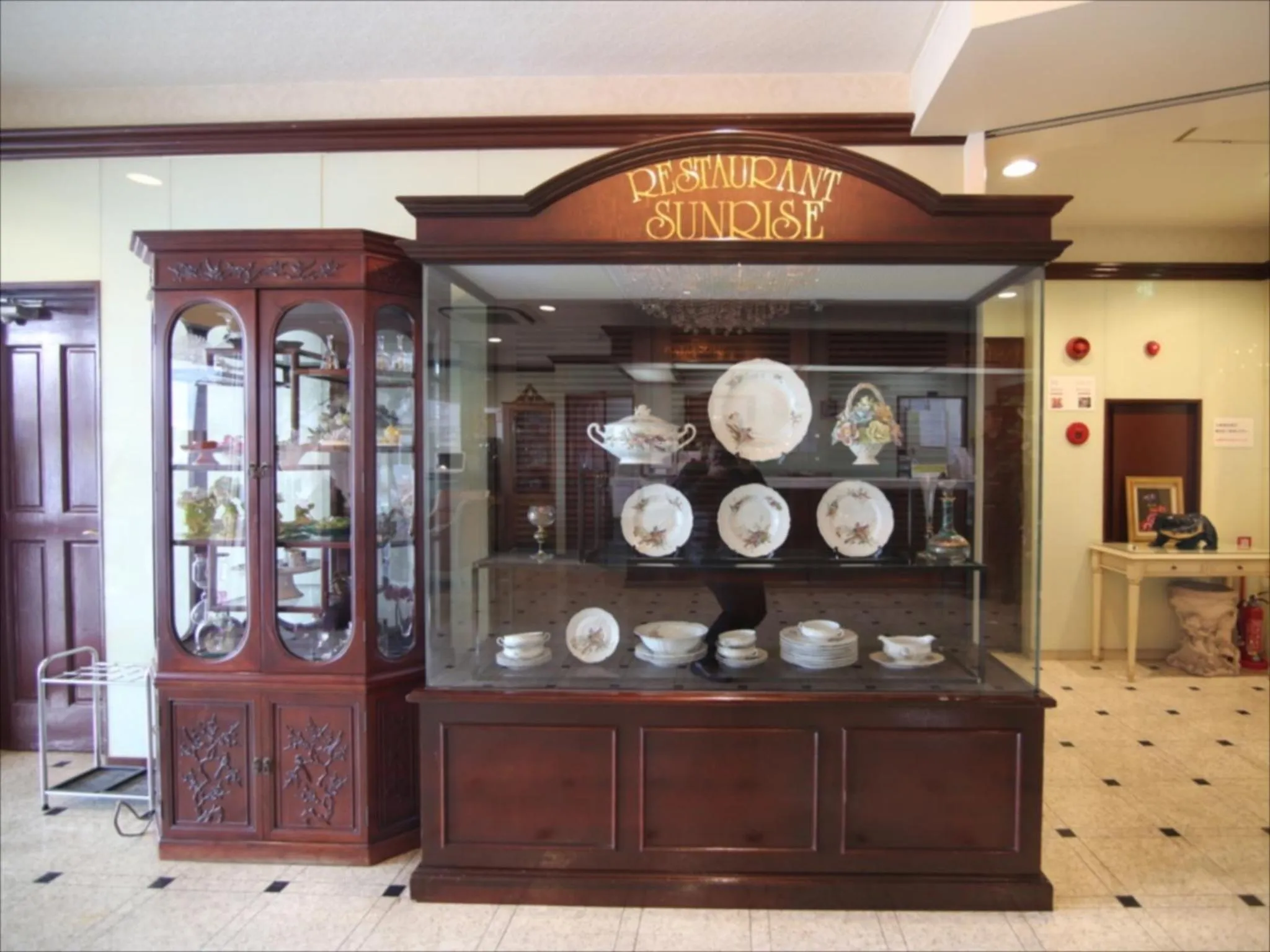Lobby or reception in Sunrise Hotel Okinawa-どこか懐かしいレトロ宿軽朝食付