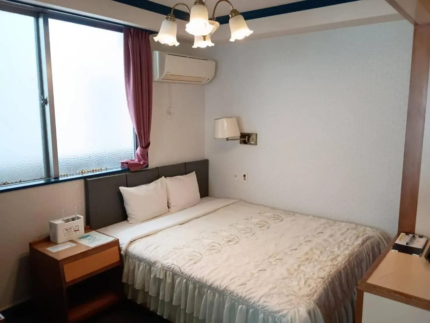 Bed in Sunrise Hotel Okinawa-どこか懐かしいレトロ宿軽朝食付 Bed in Sunrise Hotel Okinawa-どこか懐かしいレトロ宿軽朝食付