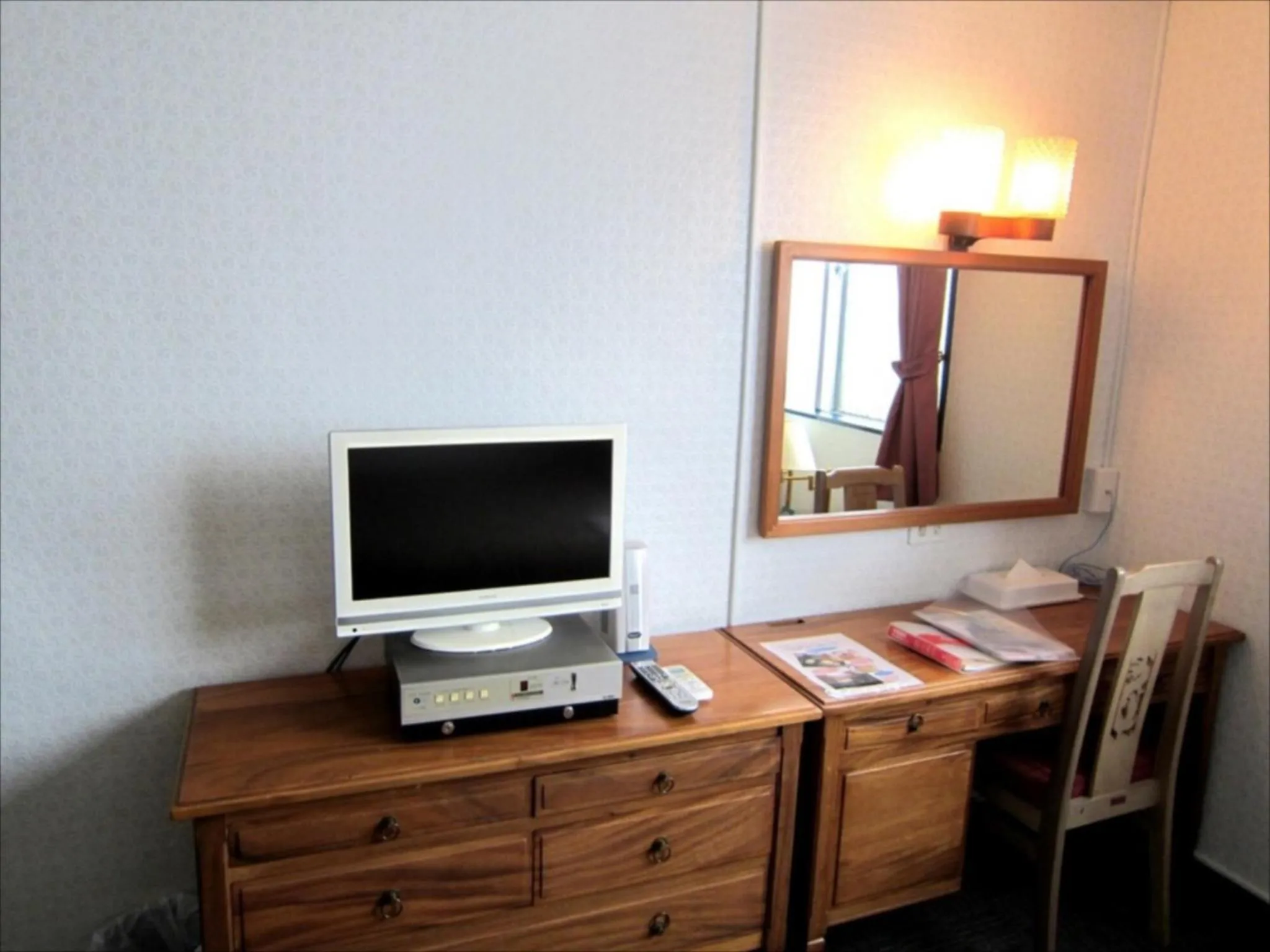 Photo of the whole room in Sunrise Hotel Okinawa-どこか懐かしいレトロ宿軽朝食付