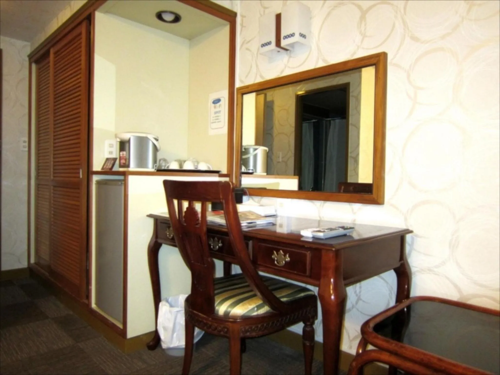 Photo of the whole room in Sunrise Hotel Okinawa-どこか懐かしいレトロ宿軽朝食付