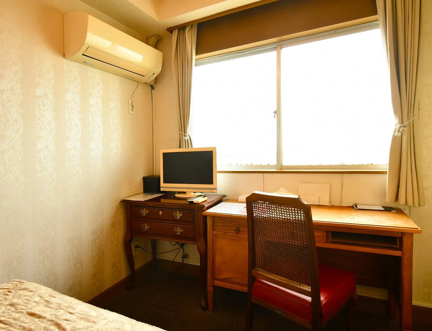 Bed in Sunrise Hotel Okinawa-どこか懐かしいレトロ宿軽朝食付