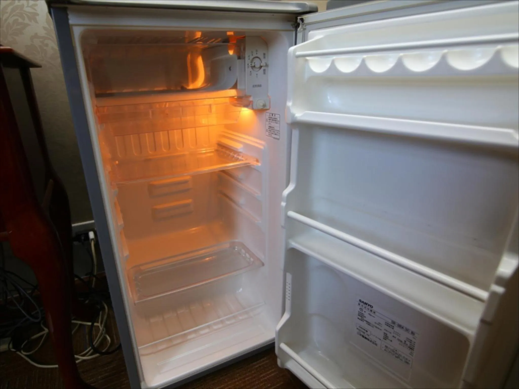 Photo of the whole room in Sunrise Hotel Okinawa-どこか懐かしいレトロ宿軽朝食付